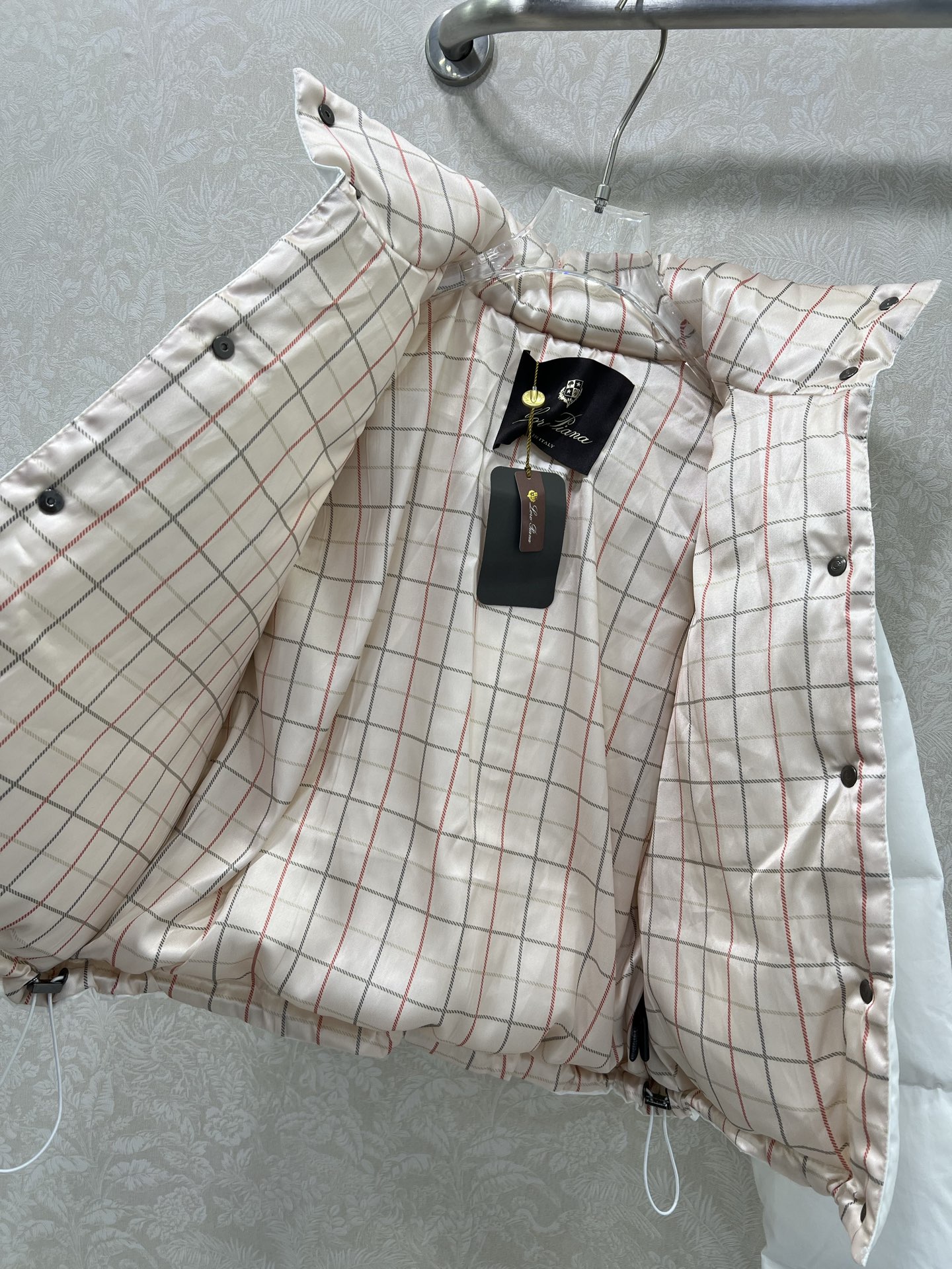 🔥🔥LoroPiann* lp 🌹 25新款高奢极简风穿搭立领羽绒服 90白鸭绒 定制五金 延续品牌一惯
