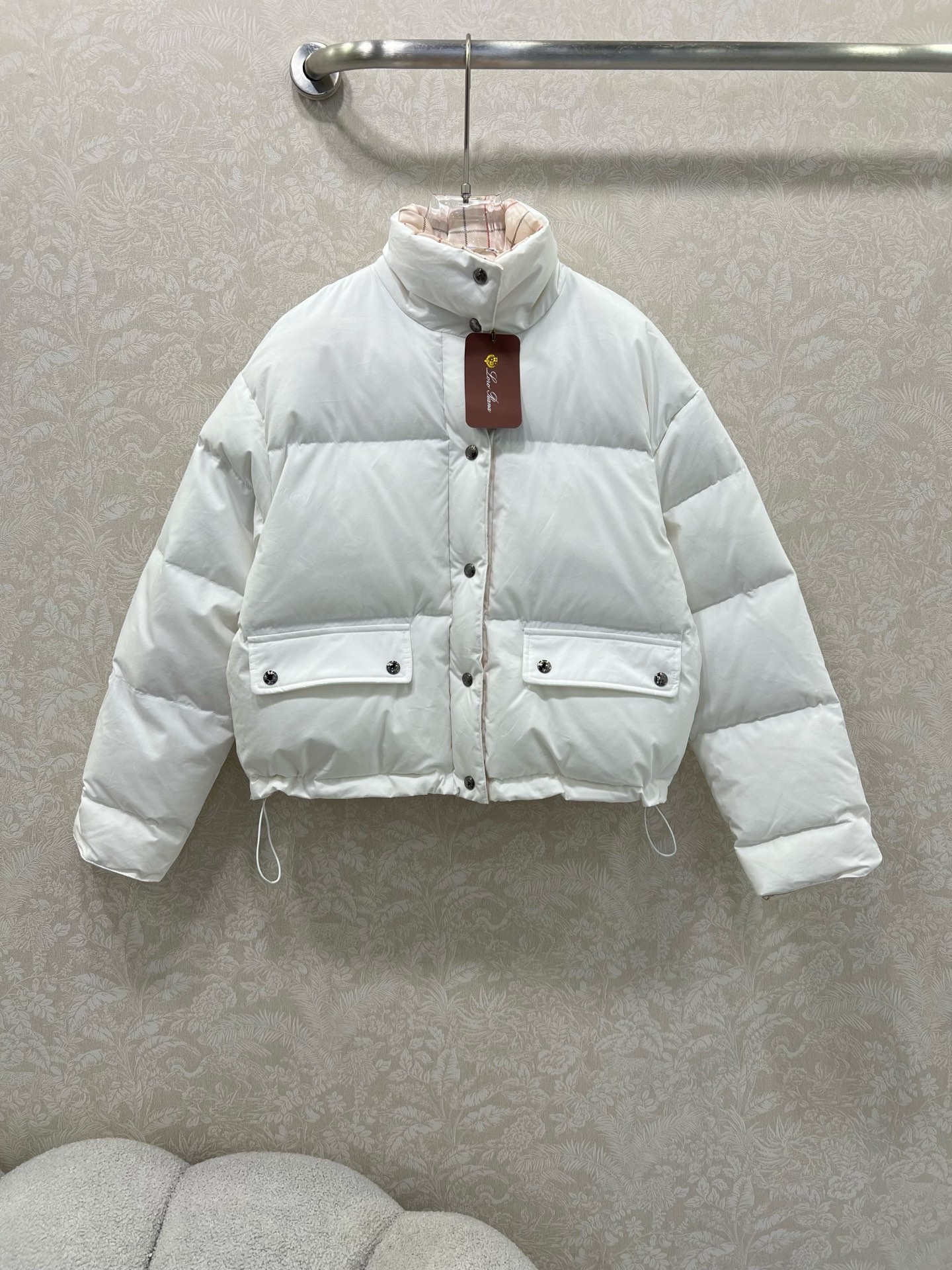 🔥🔥LoroPiann* lp 🌹 25新款高奢极简风穿搭立领羽绒服 90白鸭绒 定制五金 延续品牌一惯