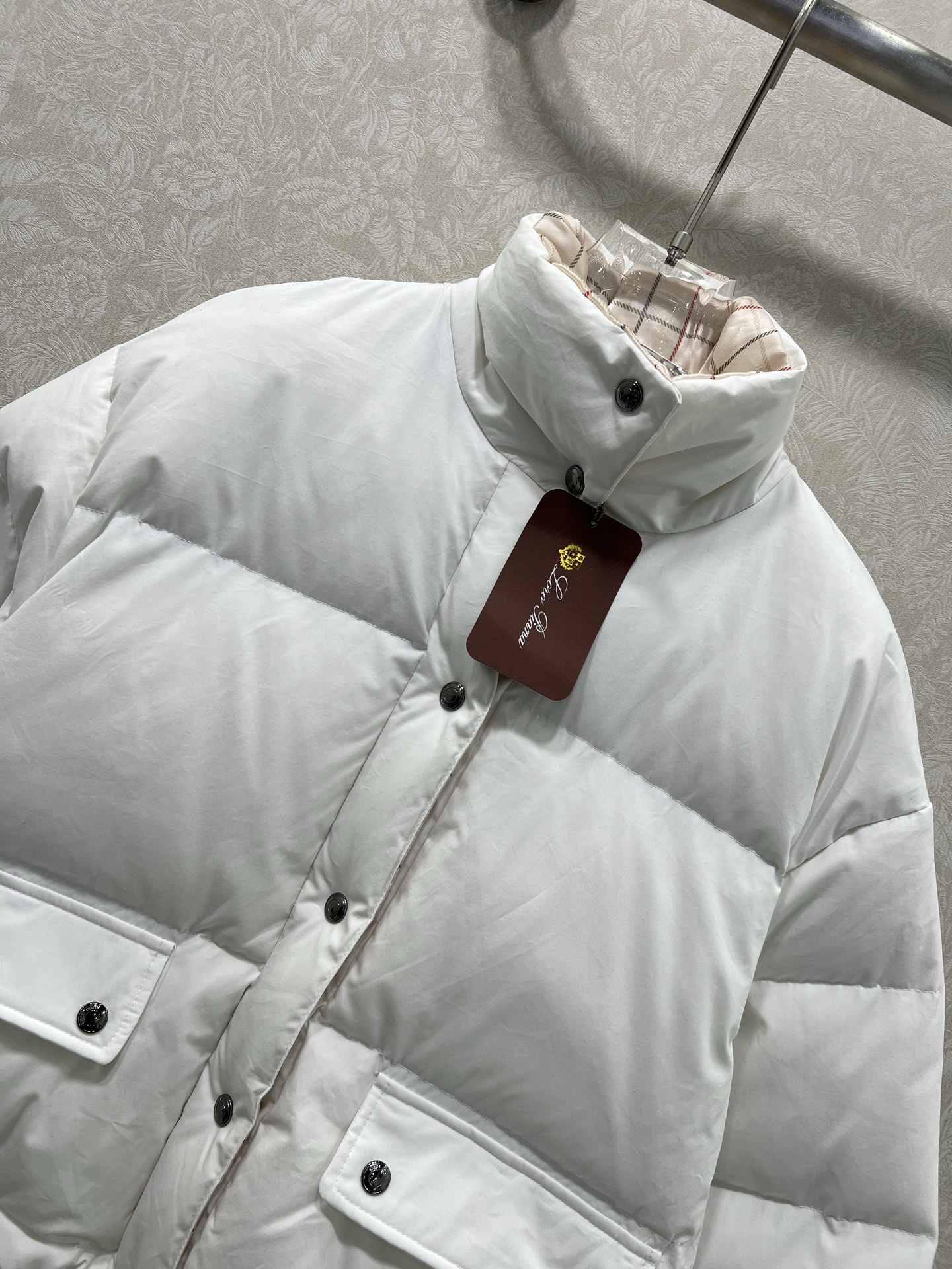 🔥🔥LoroPiann* lp 🌹 25新款高奢极简风穿搭立领羽绒服 90白鸭绒 定制五金 延续品牌一惯