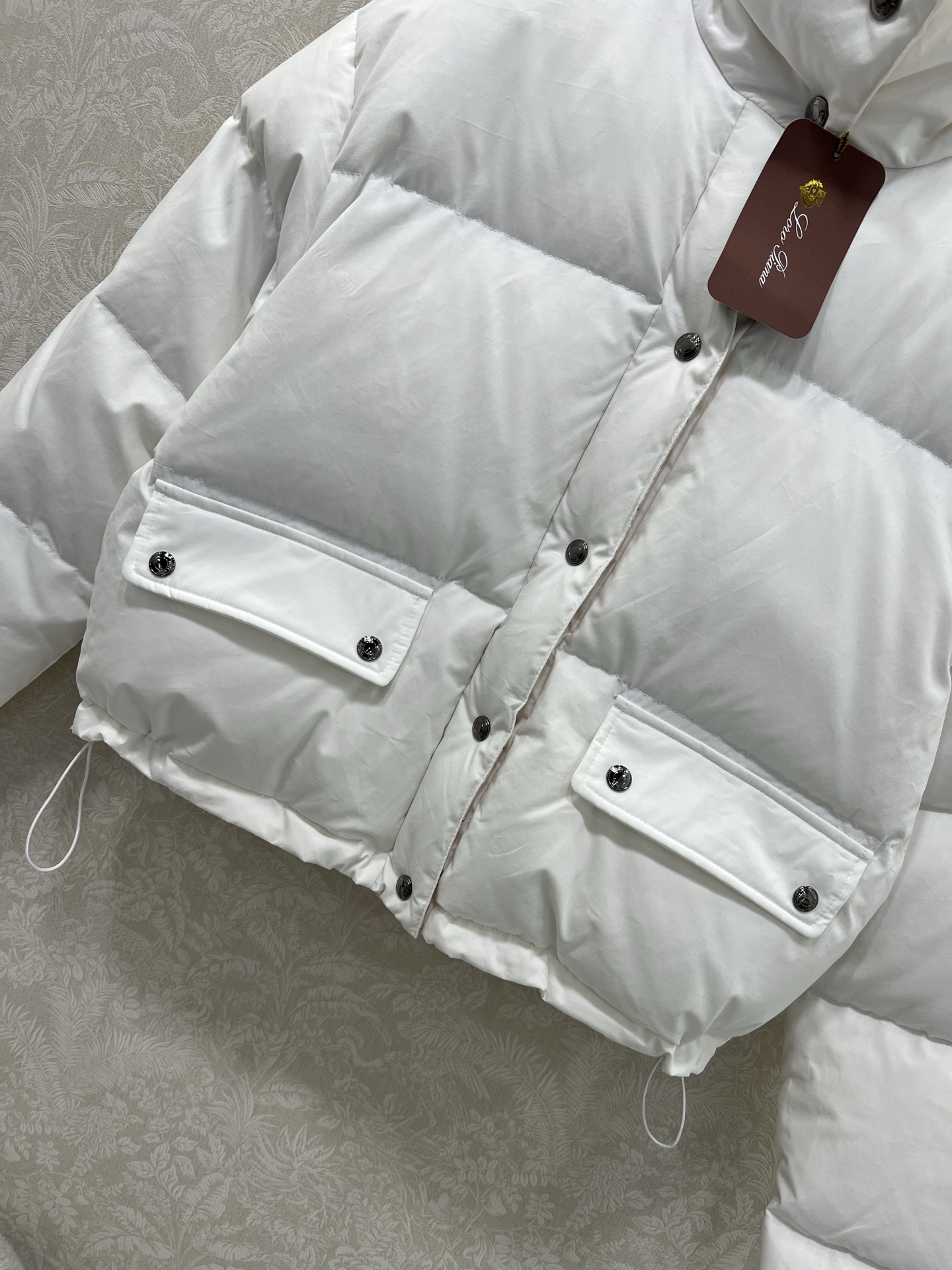 🔥🔥LoroPiann* lp 🌹 25新款高奢极简风穿搭立领羽绒服 90白鸭绒 定制五金 延续品牌一惯