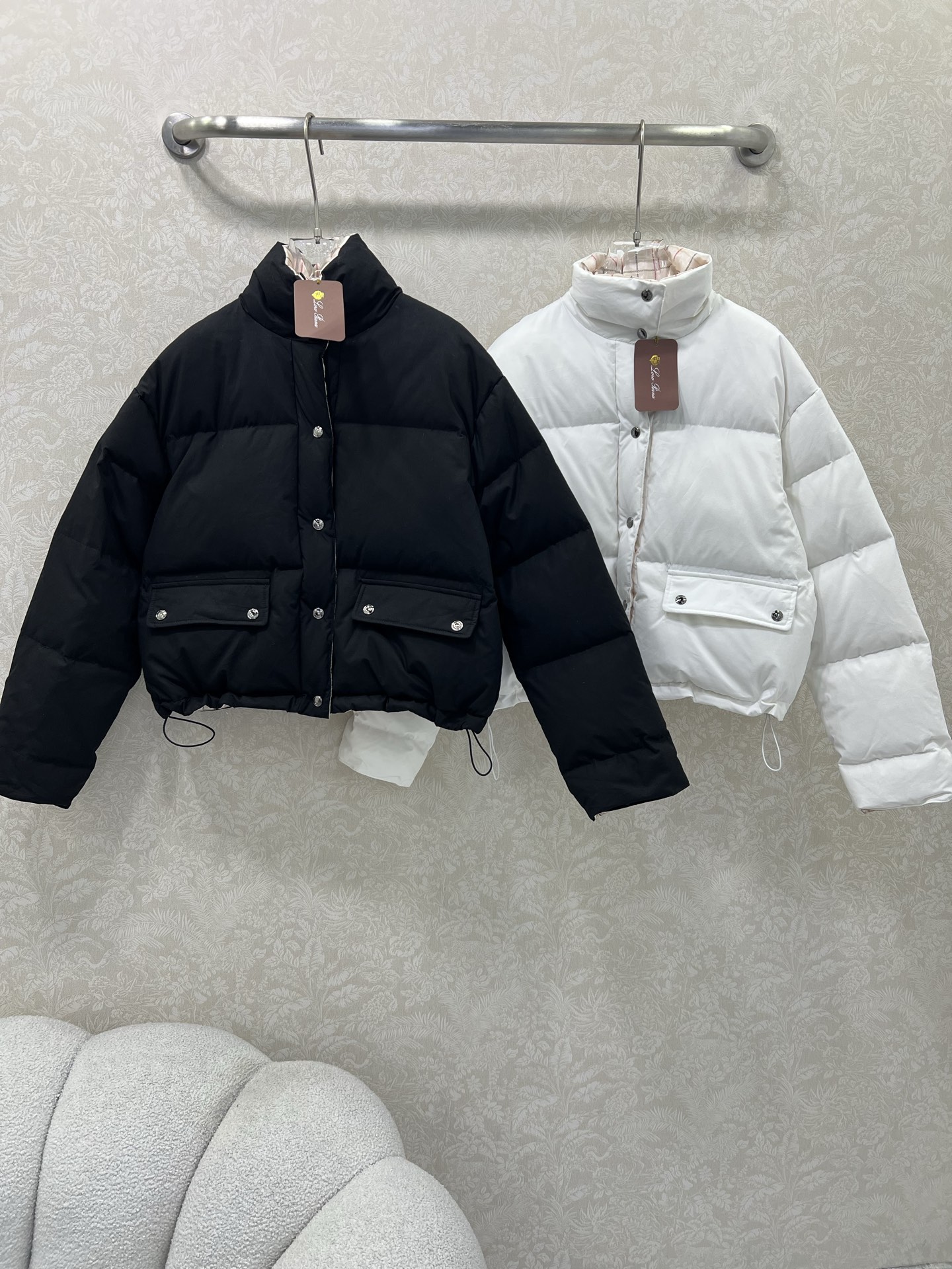 🔥🔥LoroPiann* lp 🌹 25新款高奢极简风穿搭立领羽绒服 90白鸭绒 定制五金 延续品牌一惯