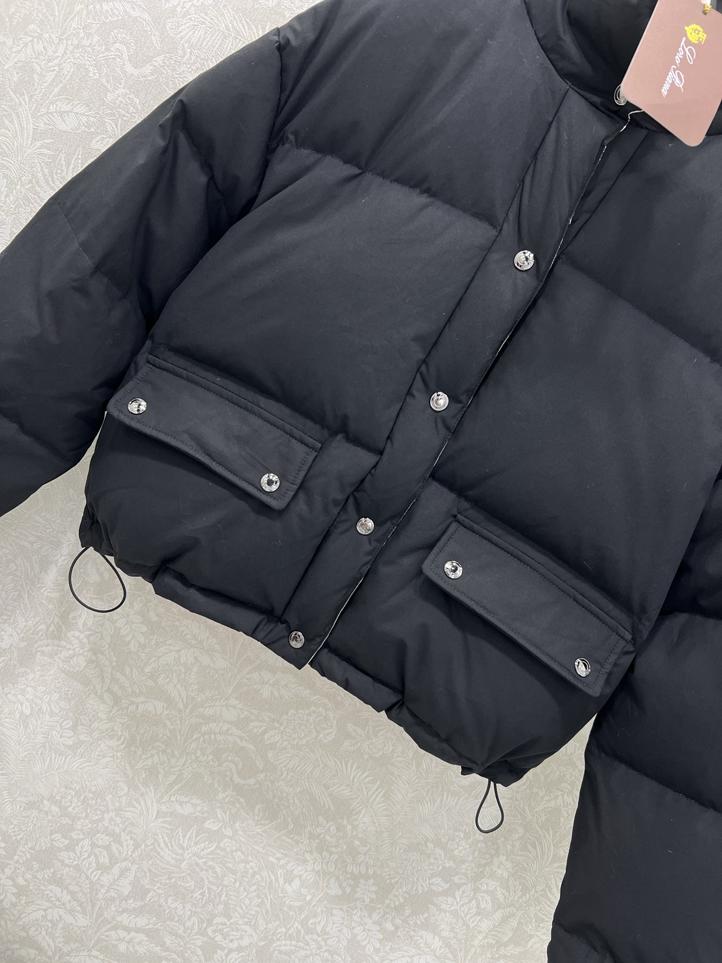 🔥🔥LoroPiann* lp 🌹 25新款高奢极简风穿搭立领羽绒服 90白鸭绒 定制五金 延续品牌一惯