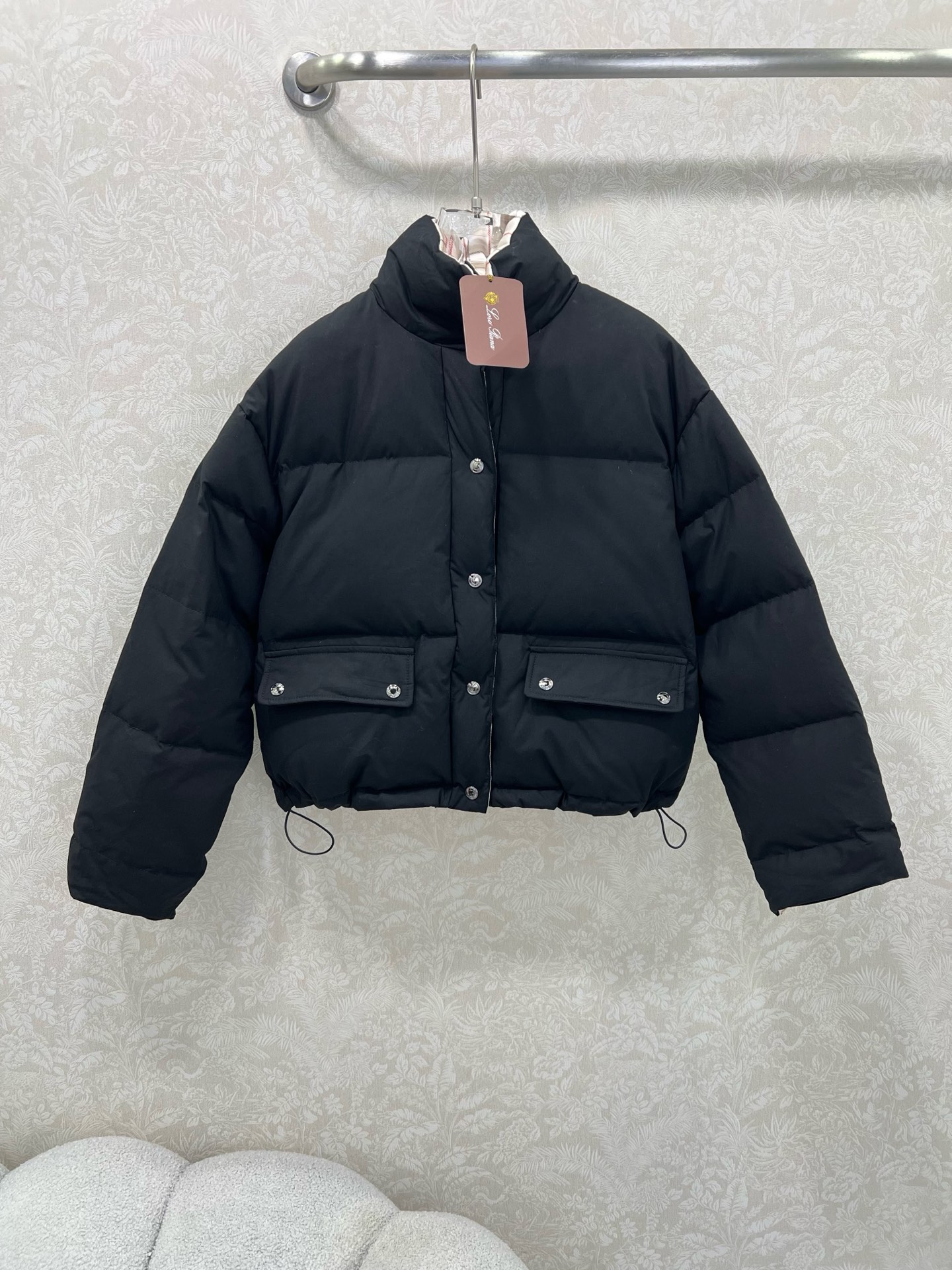 🔥🔥LoroPiann* lp 🌹 25新款高奢极简风穿搭立领羽绒服 90白鸭绒 定制五金 延续品牌一惯