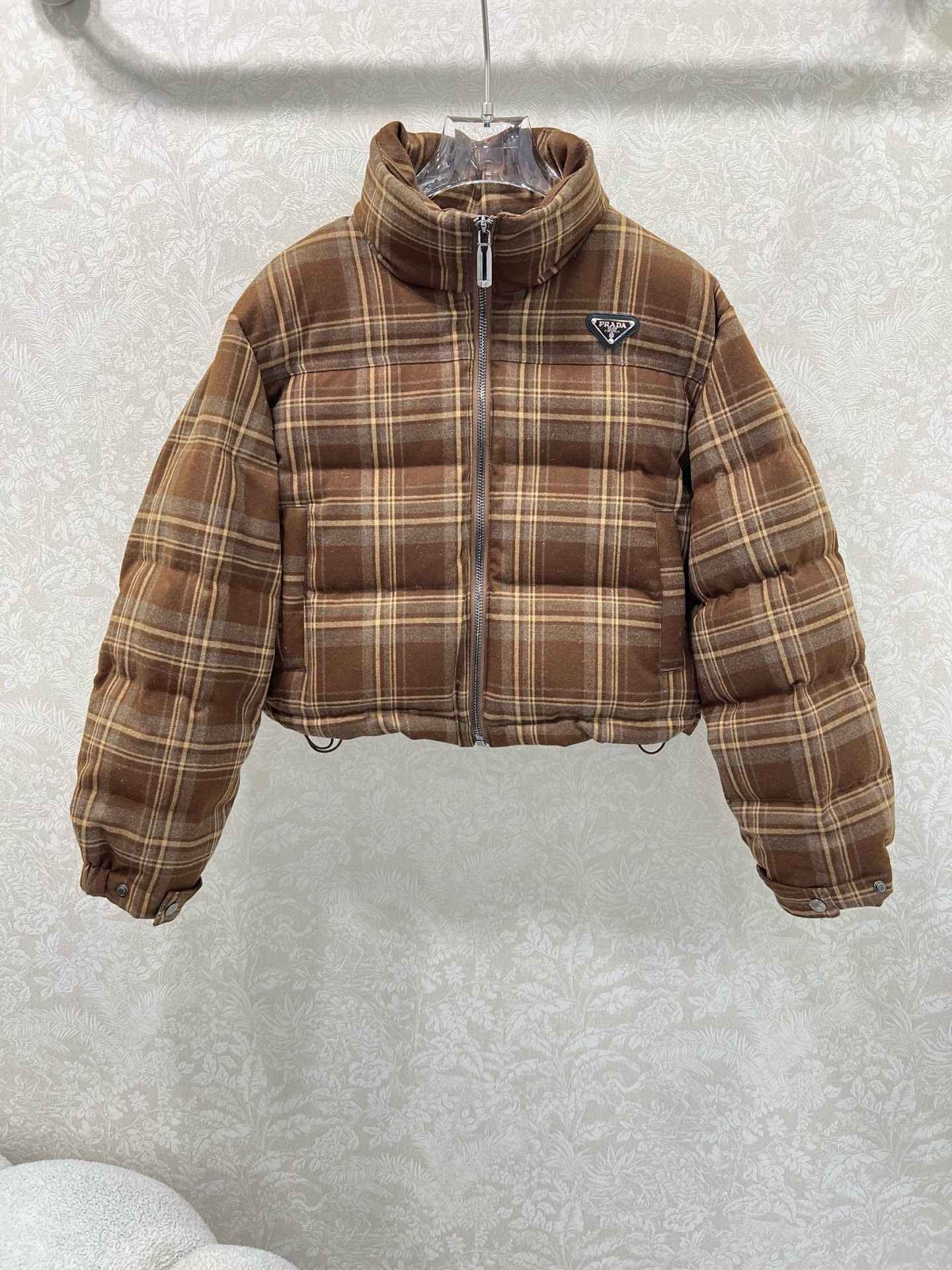 🔥🔥prad*25新款小立领格子羽绒外套 90白鸭绒 美拉德色系格子满印时髦好看 版型很赞 定制的纯棉磨
