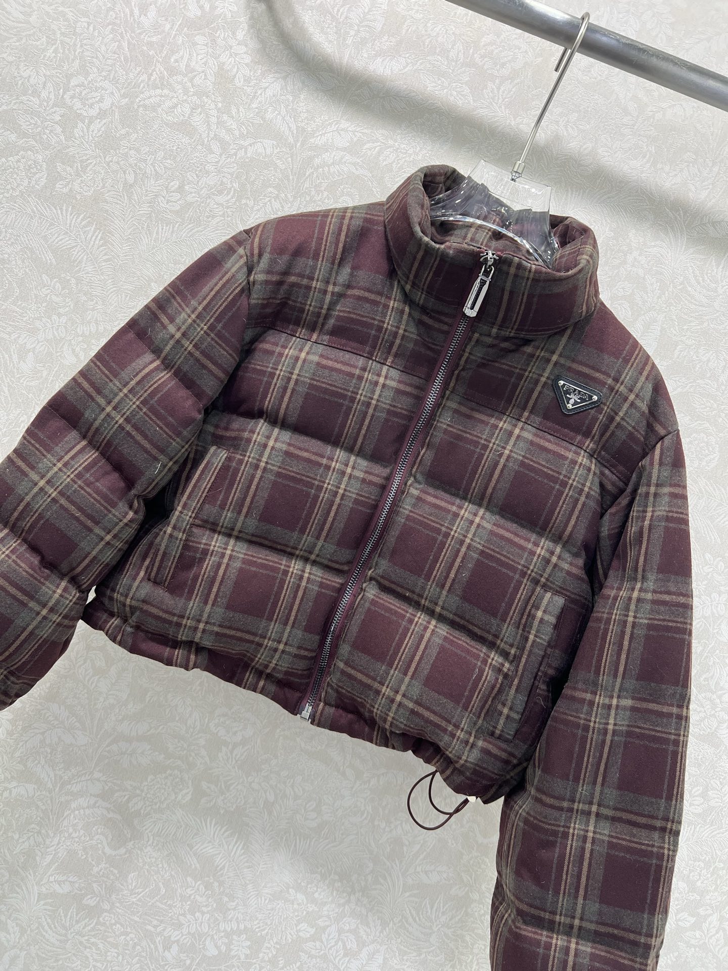 🔥🔥prad*25新款小立领格子羽绒外套 90白鸭绒 美拉德色系格子满印时髦好看 版型很赞 定制的纯棉磨