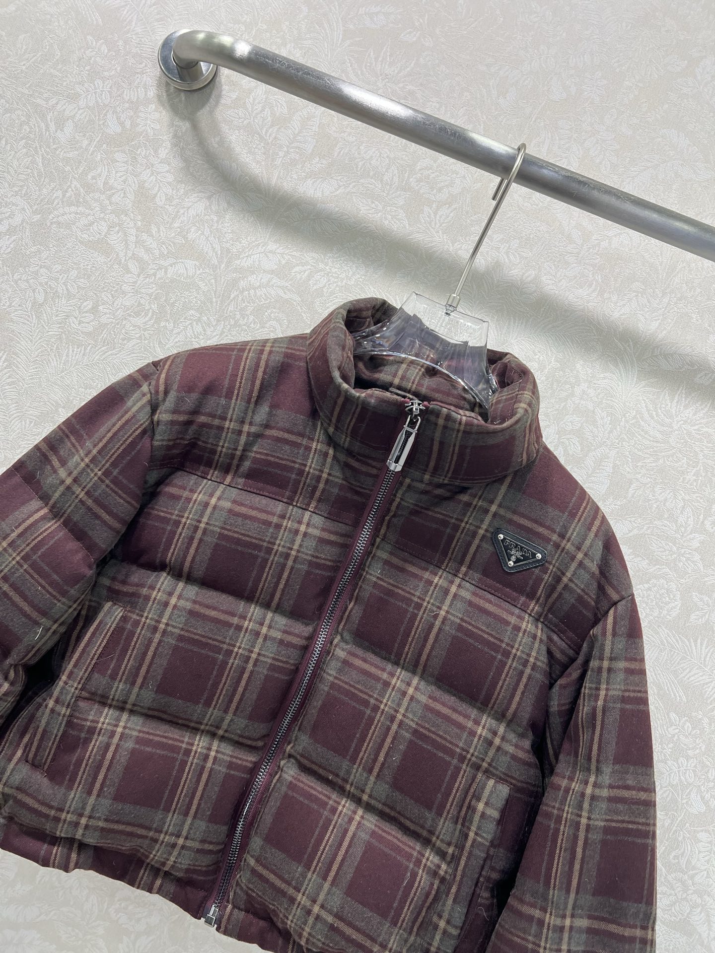 🔥🔥prad*25新款小立领格子羽绒外套 90白鸭绒 美拉德色系格子满印时髦好看 版型很赞 定制的纯棉磨