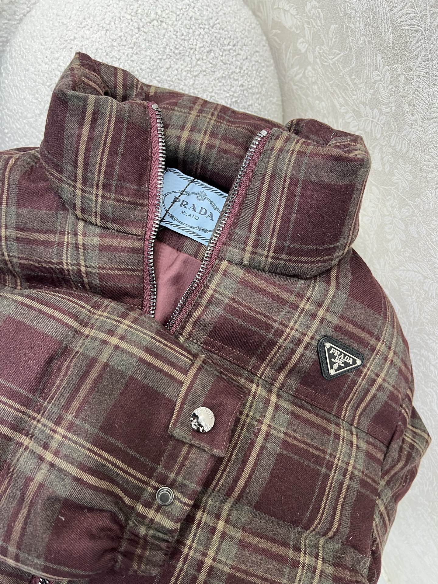 🔥🔥prad*25新款小立领格子羽绒外套 90白鸭绒 美拉德色系格子满印时髦好看 版型很赞 定制的纯棉磨