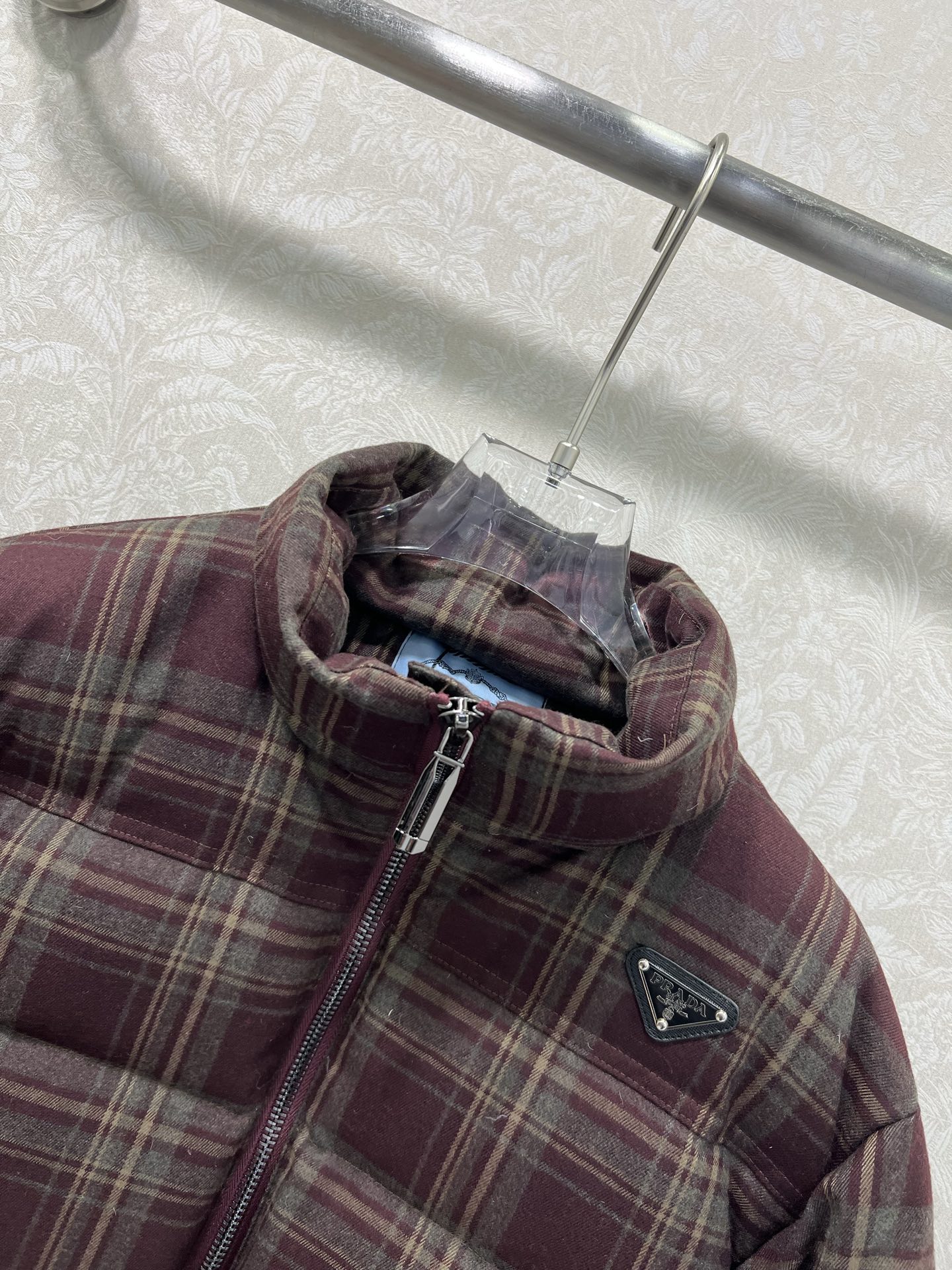 🔥🔥prad*25新款小立领格子羽绒外套 90白鸭绒 美拉德色系格子满印时髦好看 版型很赞 定制的纯棉磨
