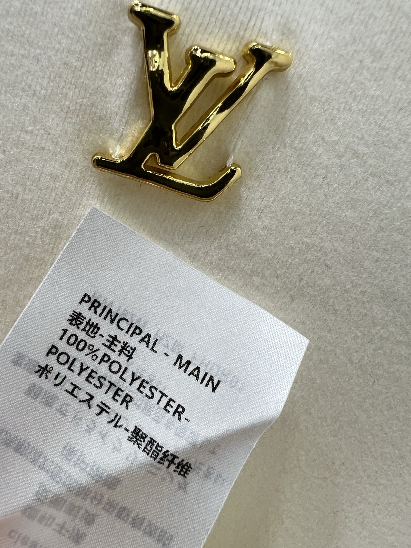 🔥🔥Louis VUITT*N25新款法兰绒自加热打底 小立领打底上衣 胸前logo小金属装饰 面料柔软