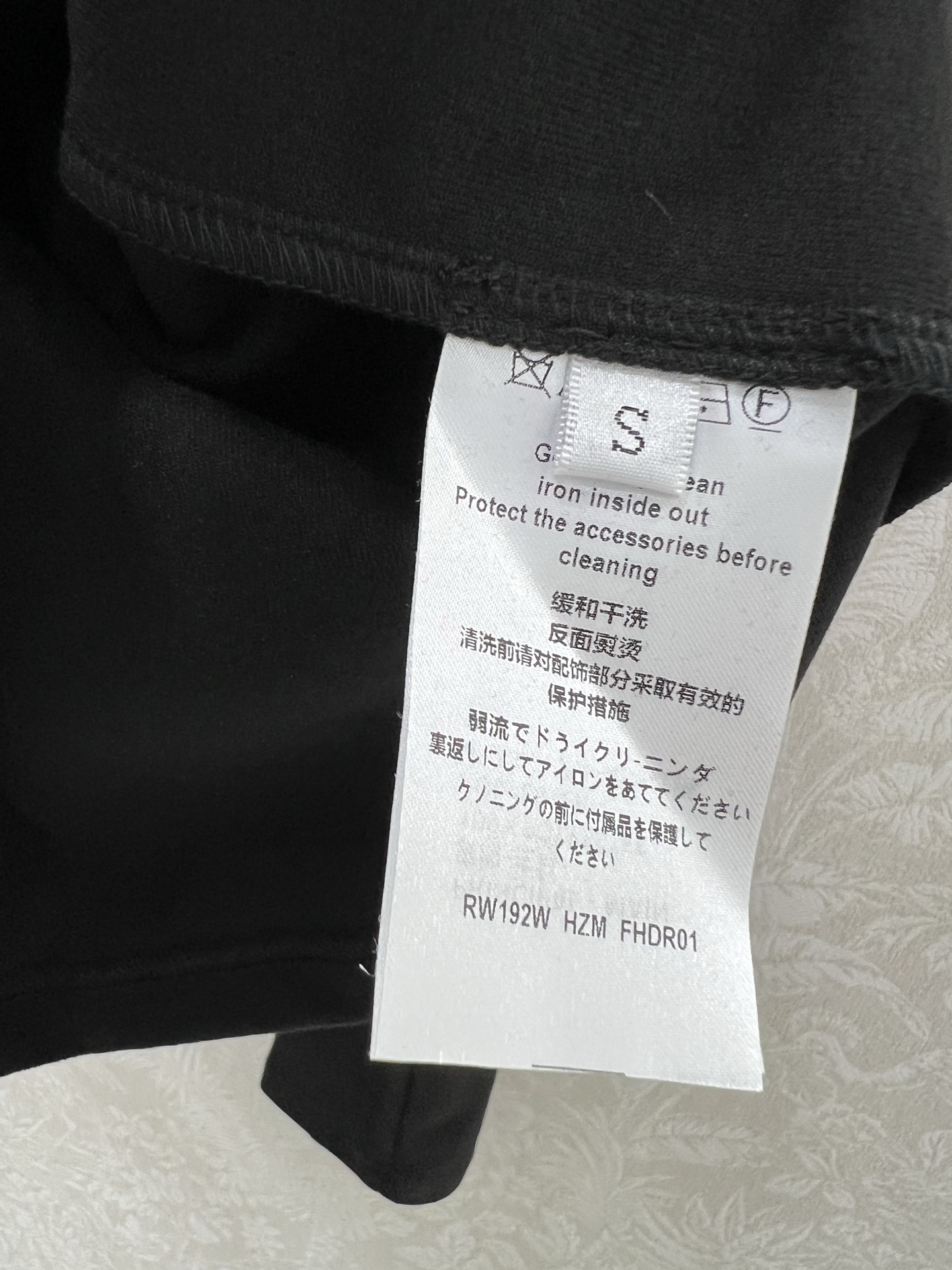 🔥🔥Louis VUITT*N25新款法兰绒自加热打底 小立领打底上衣 胸前logo小金属装饰 面料柔软