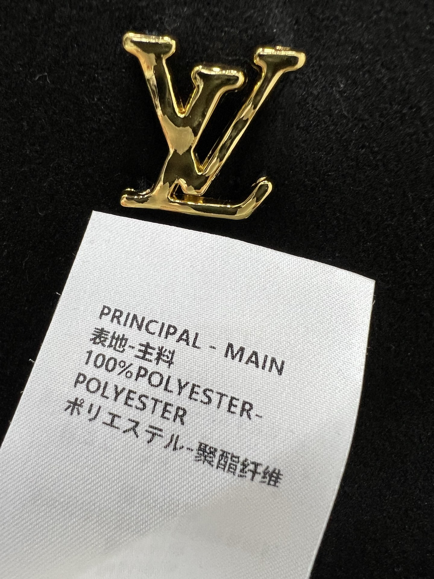 🔥🔥Louis VUITT*N25新款法兰绒自加热打底 小立领打底上衣 胸前logo小金属装饰 面料柔软