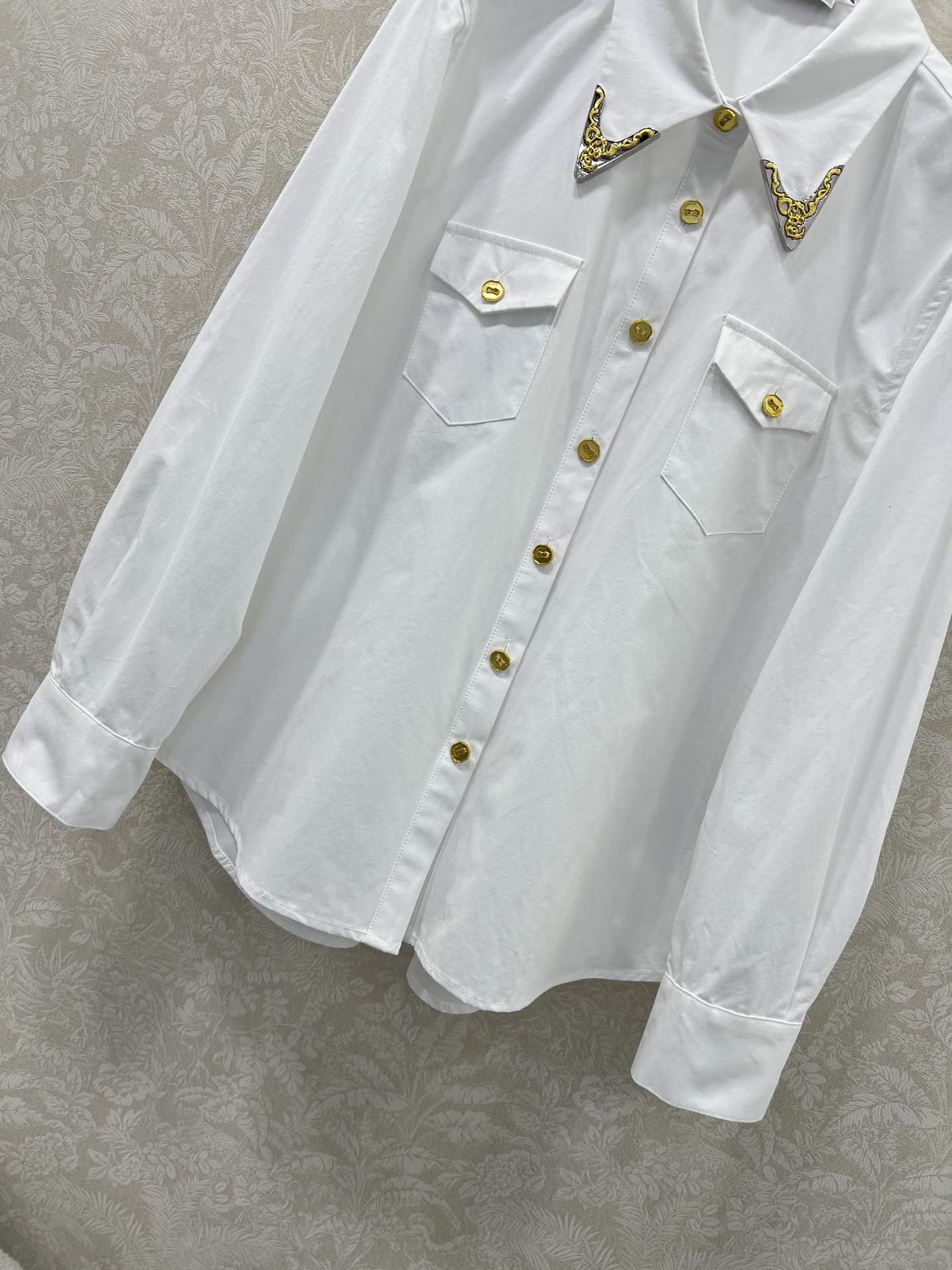 🔥🔥Schiaparelli夏帕瑞丽 25新款翻领单排扣长袖衬衣 整件定制品牌特色五金装饰 全棉材质 质