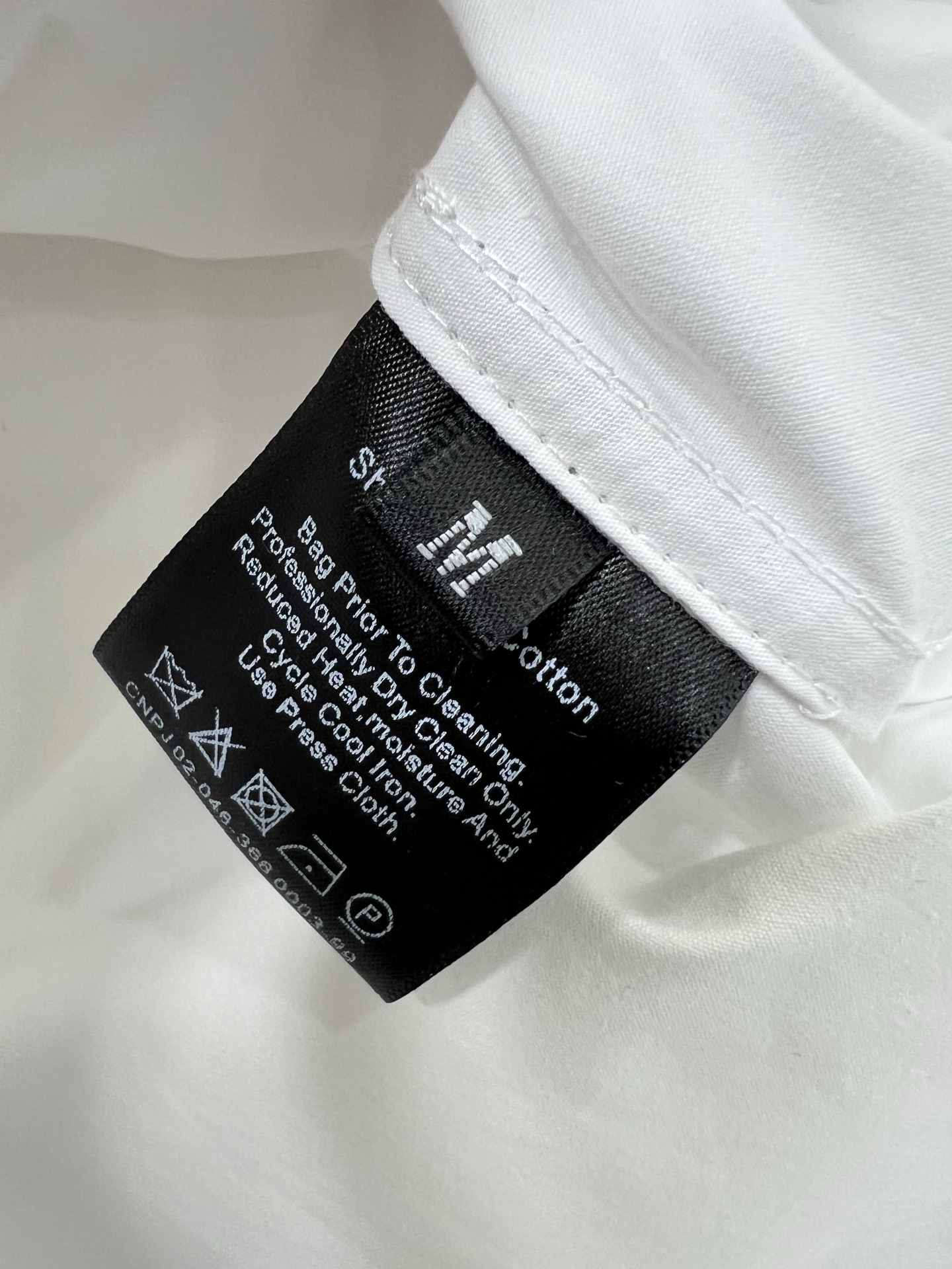 🔥🔥Schiaparelli夏帕瑞丽 25新款翻领单排扣长袖衬衣 整件定制品牌特色五金装饰 全棉材质 质