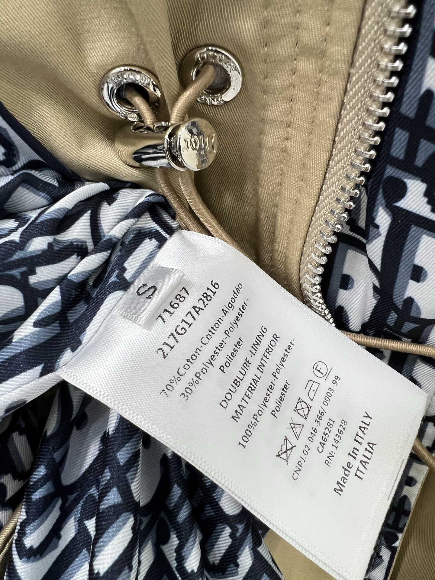 🔥🔥Dio*25新款连帽腰抽绳风衣外套 定制YB进口材质 挺括有型 饰以拉链按扣调节装饰 便捷穿脱 连帽