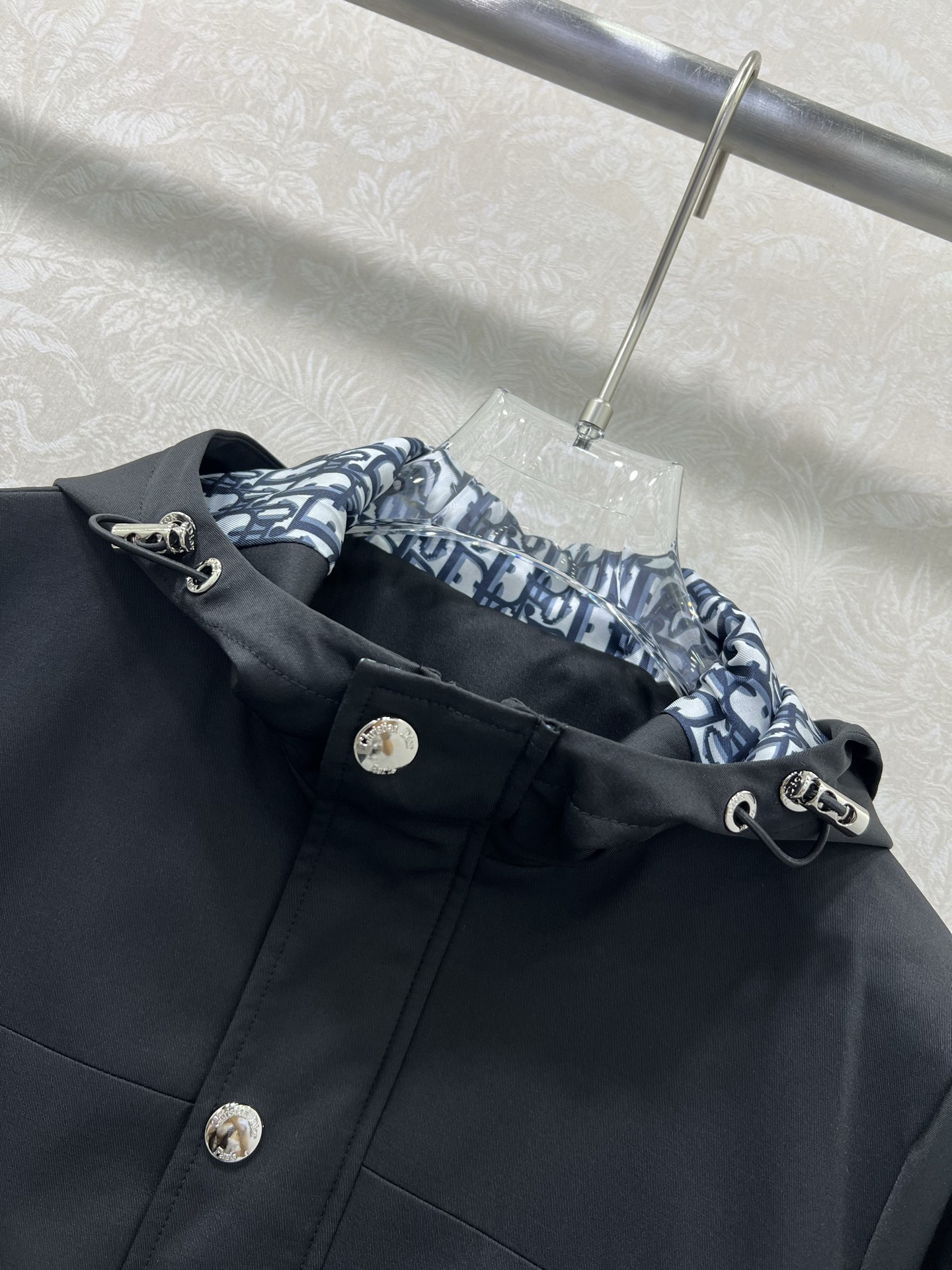 🔥🔥Dio*25新款连帽腰抽绳风衣外套 定制YB进口材质 挺括有型 饰以拉链按扣调节装饰 便捷穿脱 连帽