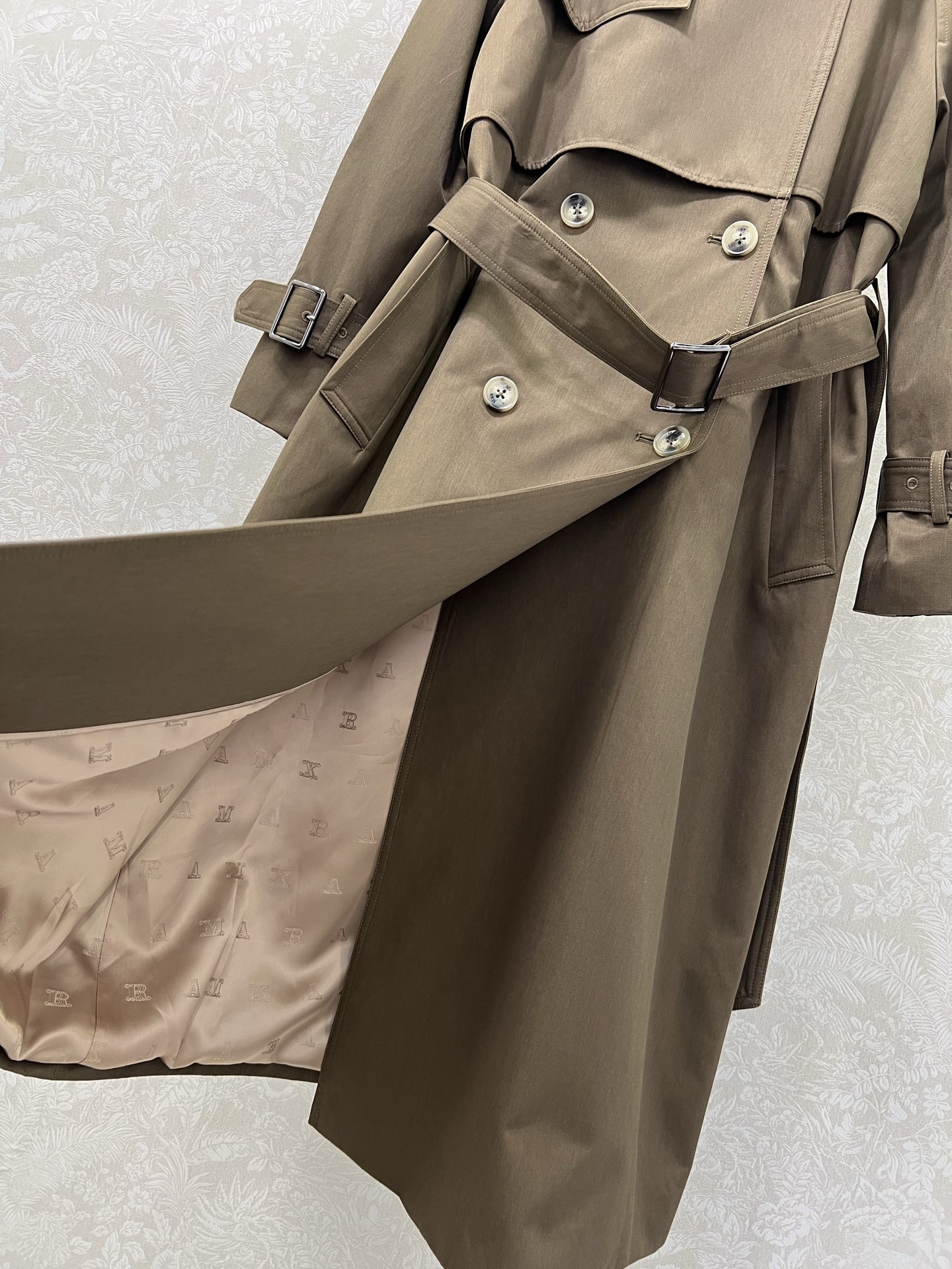 🔥🔥Max mar* 25新款羊毛风衣外套😘 定制高档羊毛面料 卡其色（棉）内衬经典满印logo印花 黑