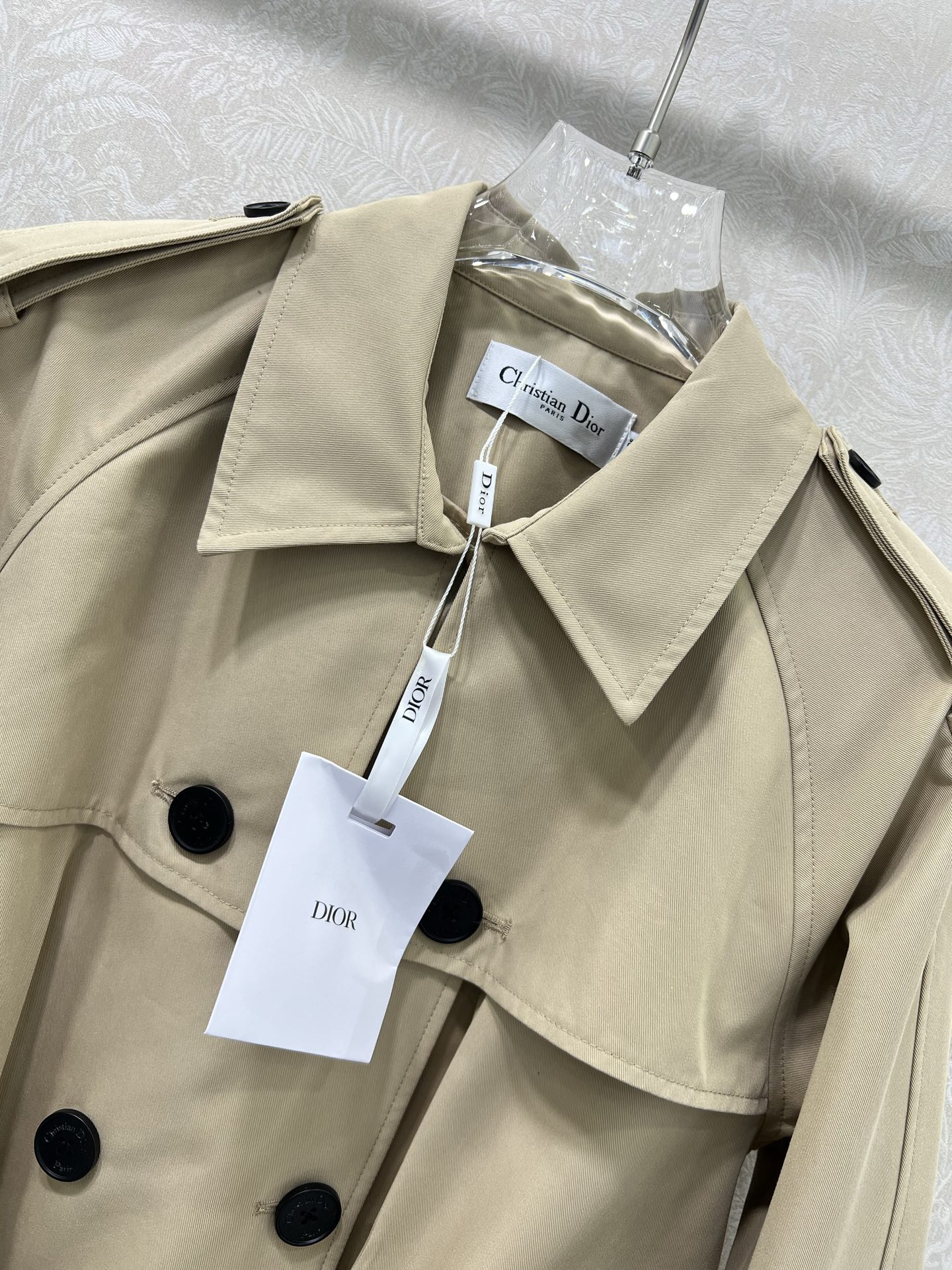 🔥🔥DIO* 25秋冬新款翻领系腰带风衣外套🧥 超经典一定是让人眼前一亮的一款！版型无敌！腰部隐形腰带➕