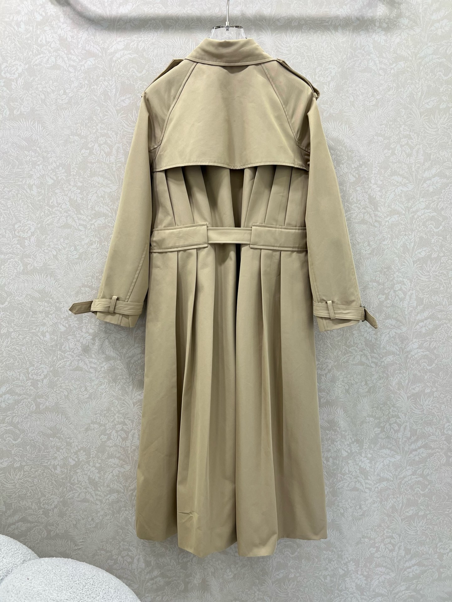 🔥🔥DIO* 25秋冬新款翻领系腰带风衣外套🧥 超经典一定是让人眼前一亮的一款！版型无敌！腰部隐形腰带➕