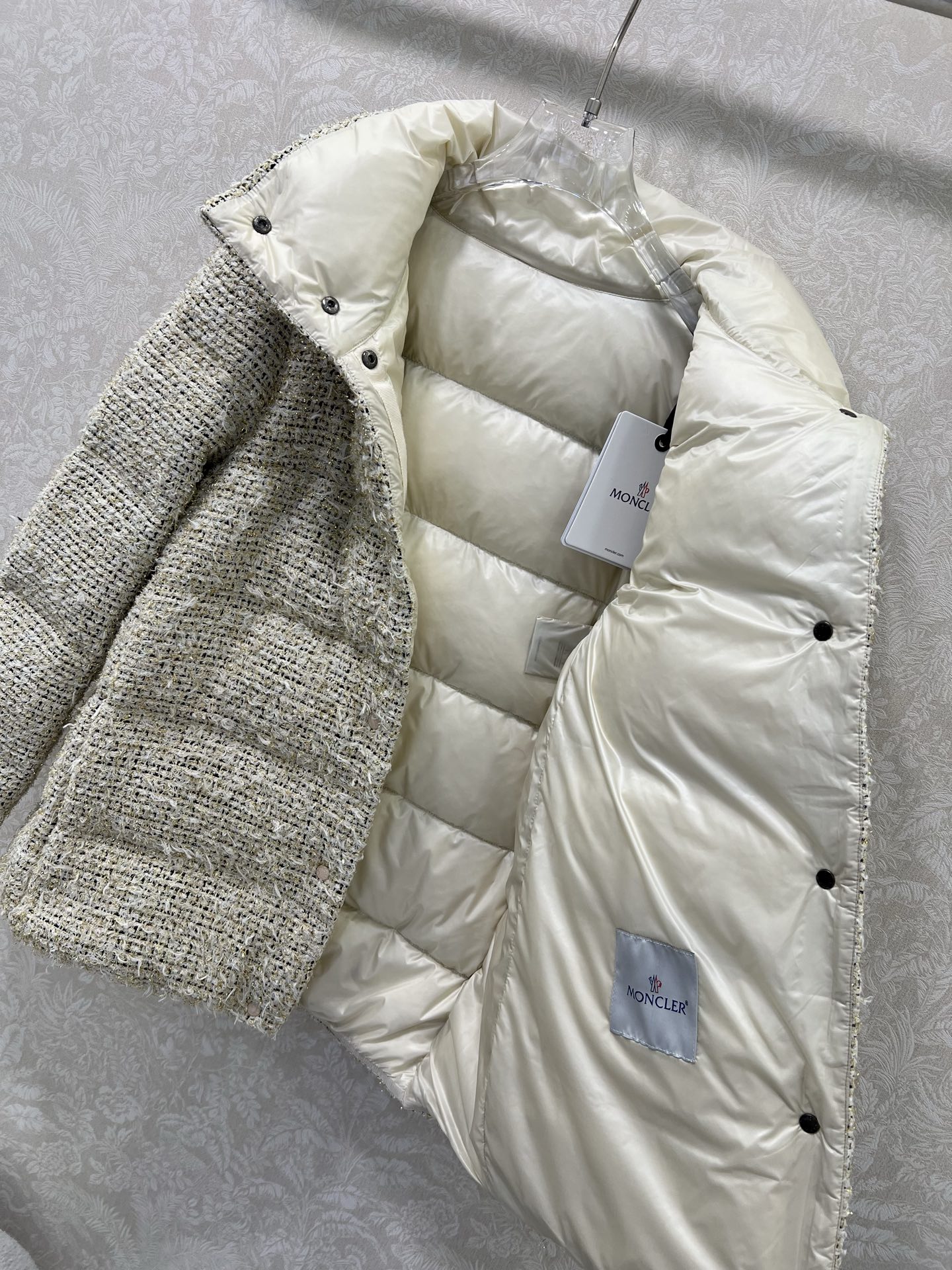 🔥🔥Moncle*25新款金色编织毛呢羽绒 定制进口毛呢材质，90白鸭绒 充绒量150g填充内里，整件轻