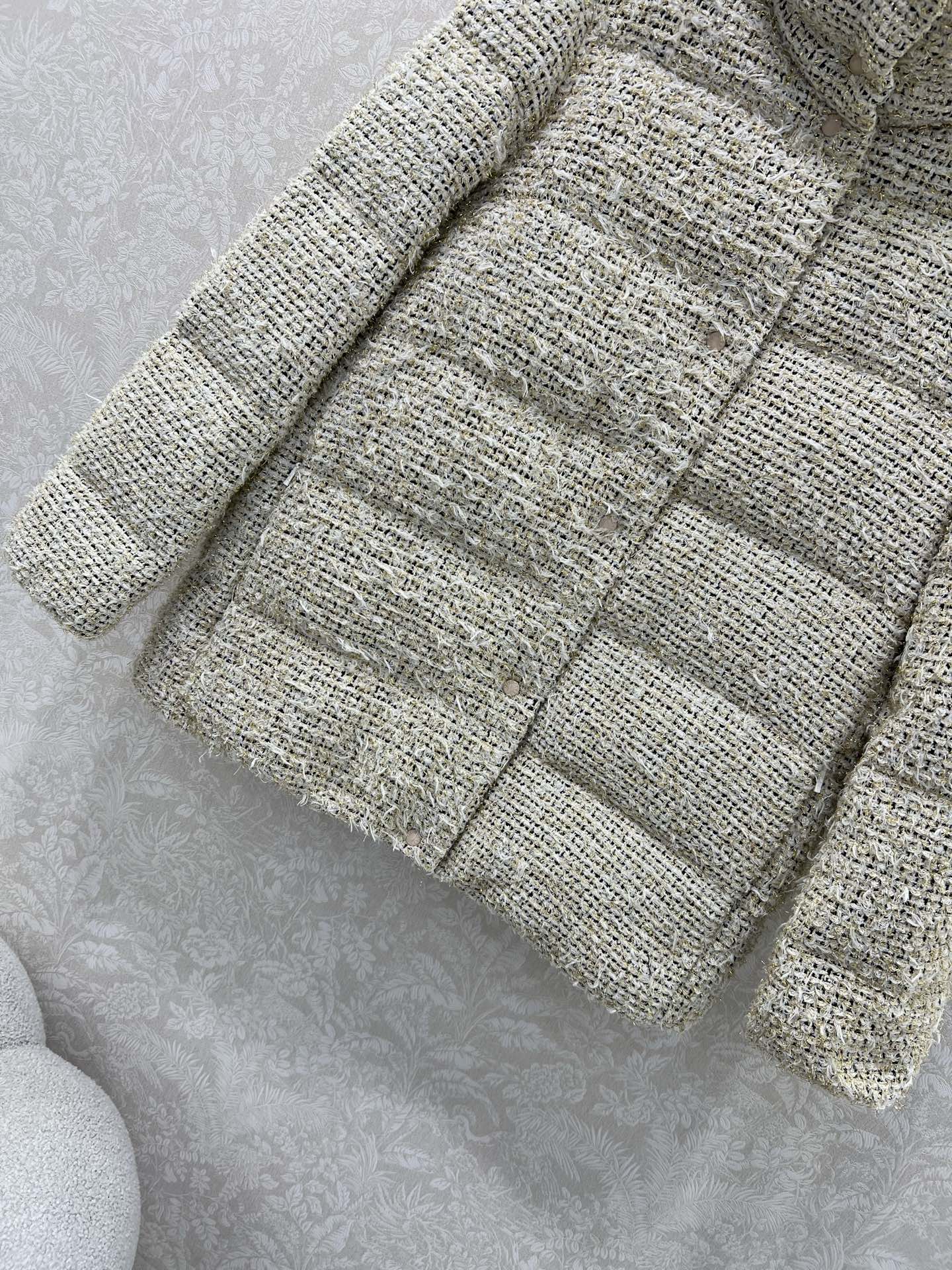 🔥🔥Moncle*25新款金色编织毛呢羽绒 定制进口毛呢材质，90白鸭绒 充绒量150g填充内里，整件轻