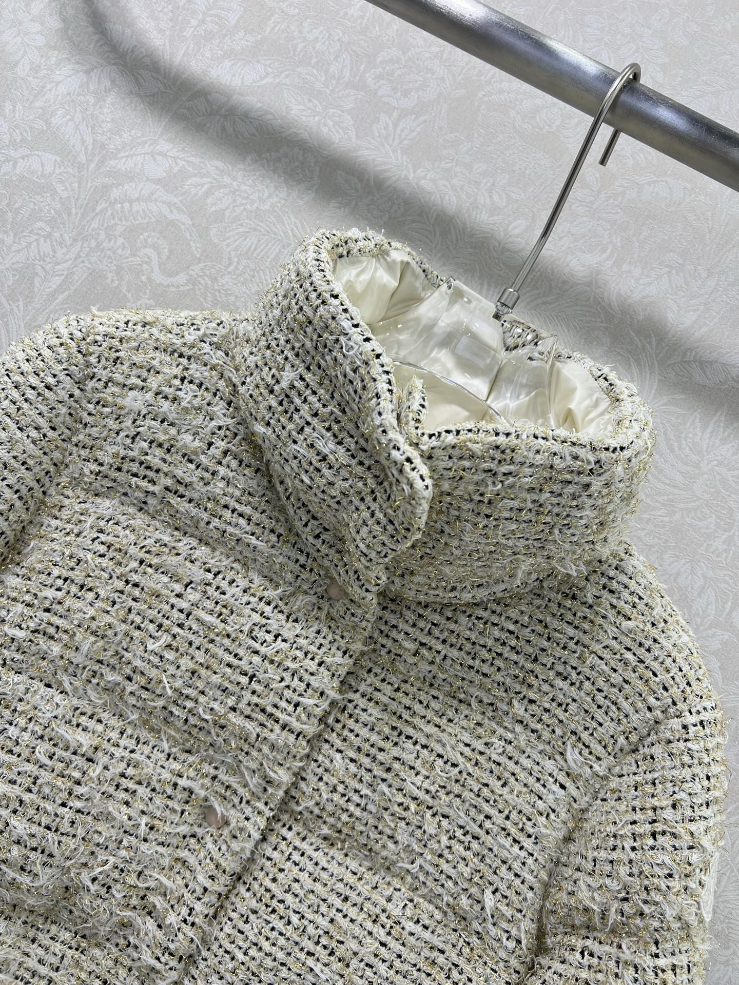 🔥🔥Moncle*25新款金色编织毛呢羽绒 定制进口毛呢材质，90白鸭绒 充绒量150g填充内里，整件轻