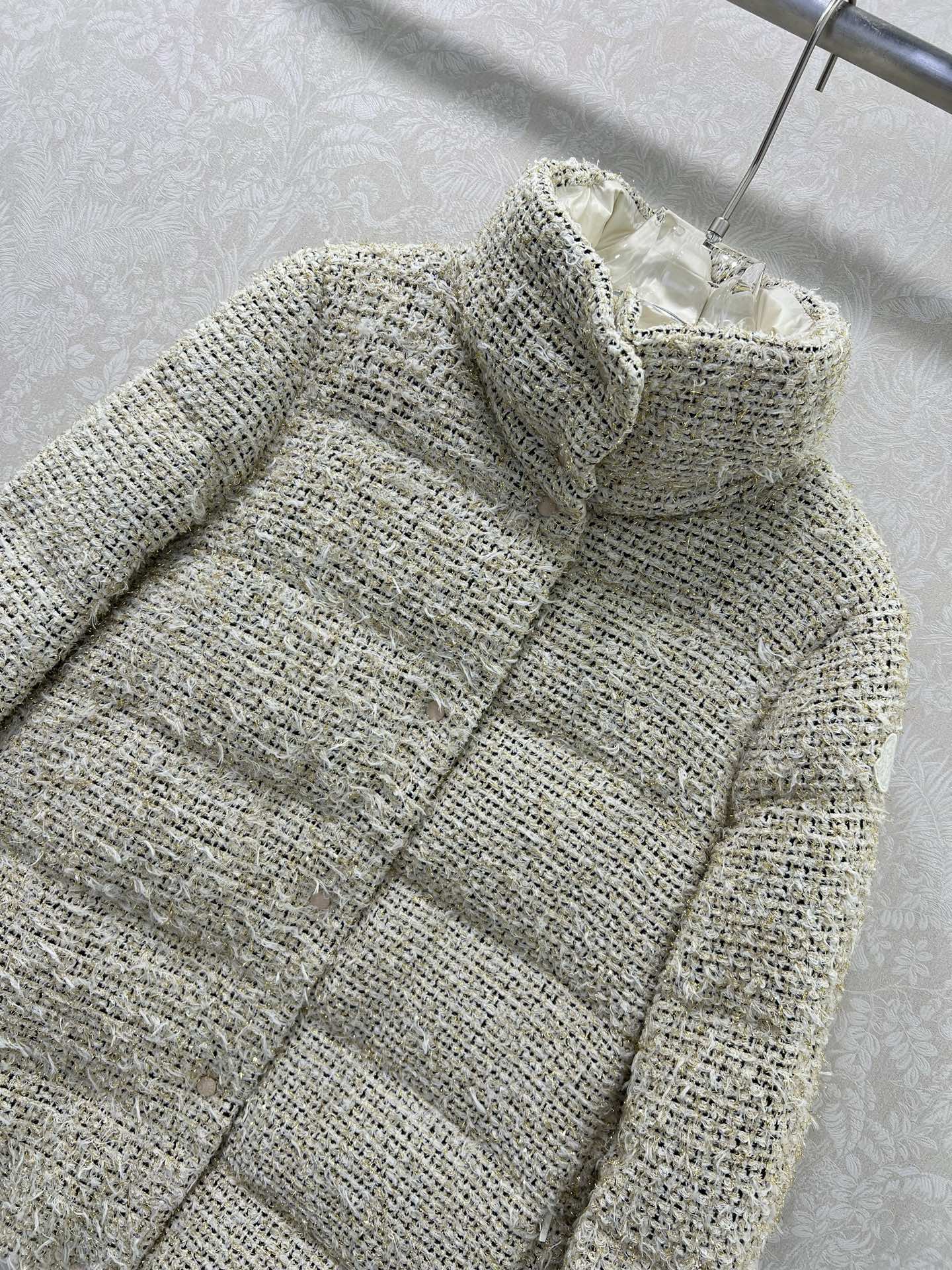 🔥🔥Moncle*25新款金色编织毛呢羽绒 定制进口毛呢材质，90白鸭绒 充绒量150g填充内里，整件轻