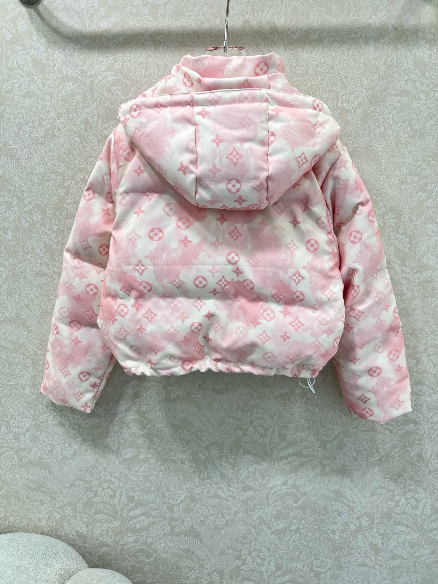新出晕染粉色🔥🔥Louis Vuitt*n25新款羽绒服 90白鸭绒暗纹提花面料 可拆卸连帽设计 整件老