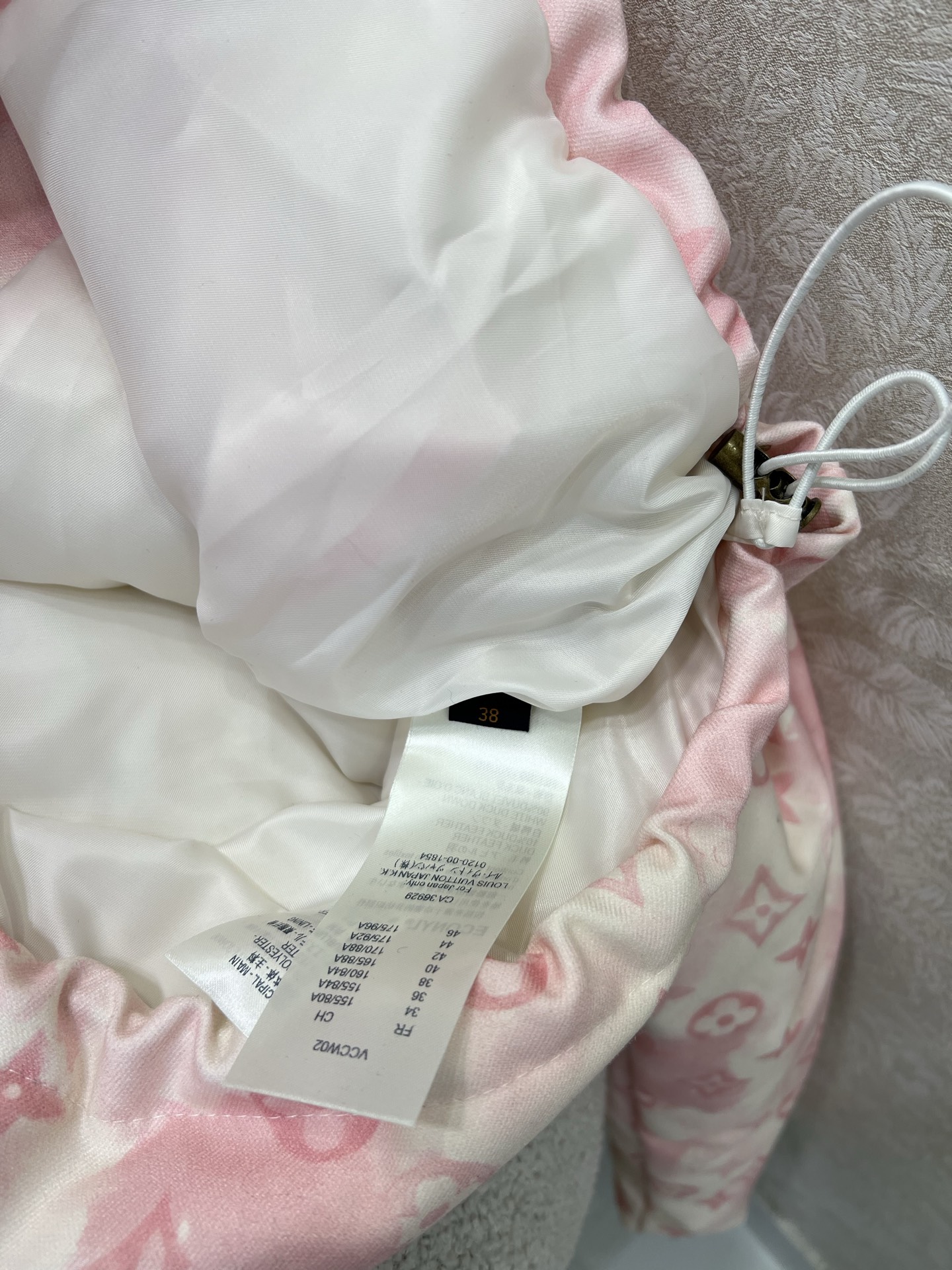 新出晕染粉色🔥🔥Louis Vuitt*n25新款羽绒服 90白鸭绒暗纹提花面料 可拆卸连帽设计 整件老