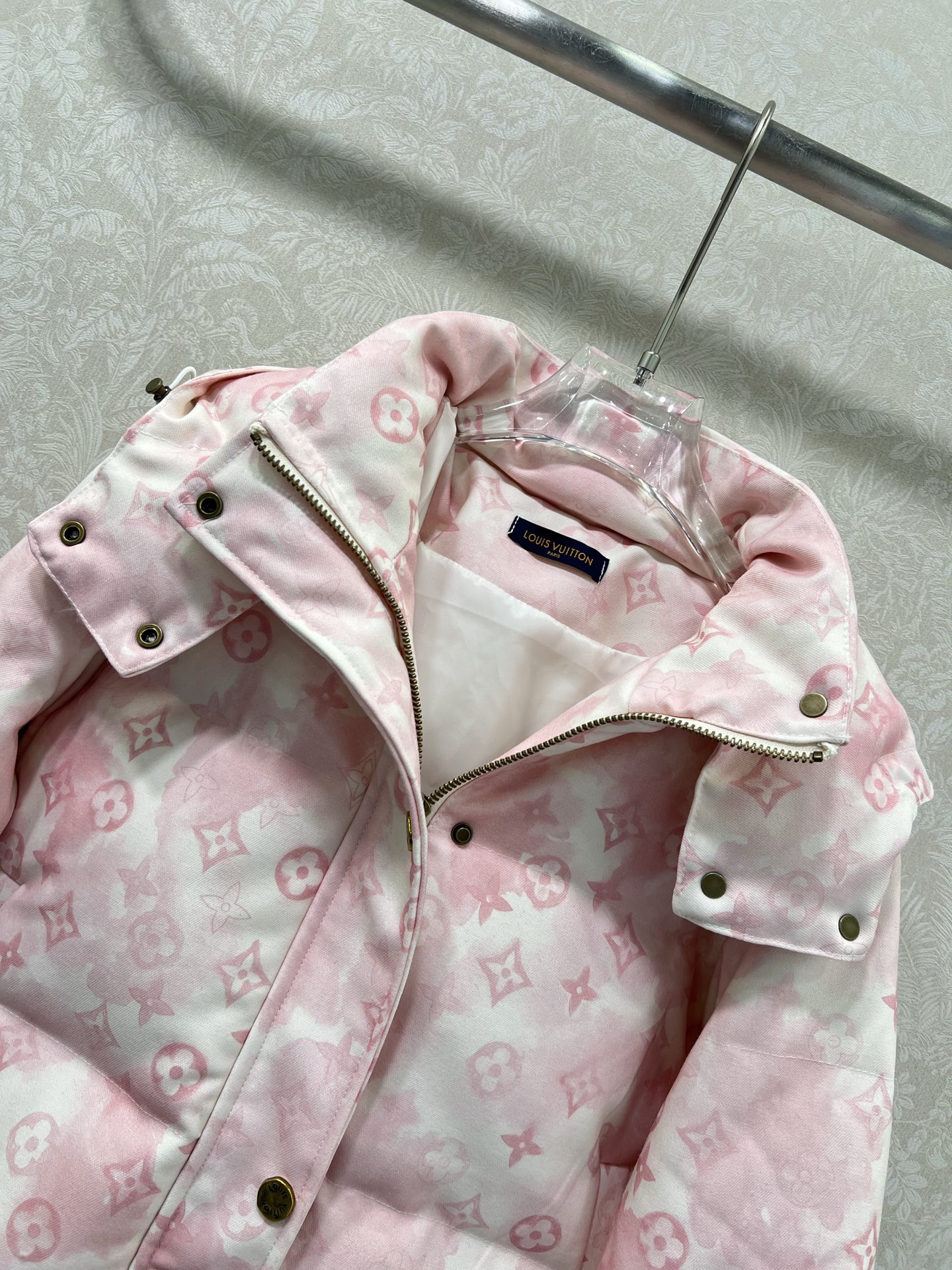 新出晕染粉色🔥🔥Louis Vuitt*n25新款羽绒服 90白鸭绒暗纹提花面料 可拆卸连帽设计 整件老