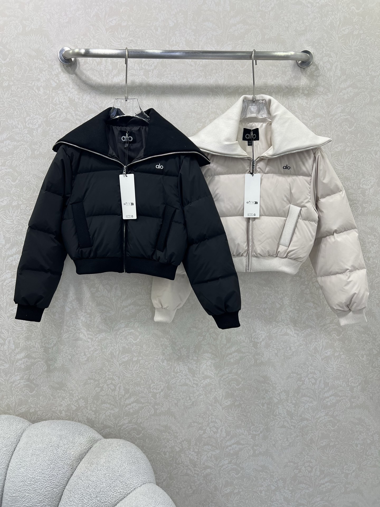 🔥🔥alo 25新款三格羽绒服！90白鸭绒 欧美风十足时髦三格大翻领蓬松保暖羽绒服，轻盈舒适自带发热保暖