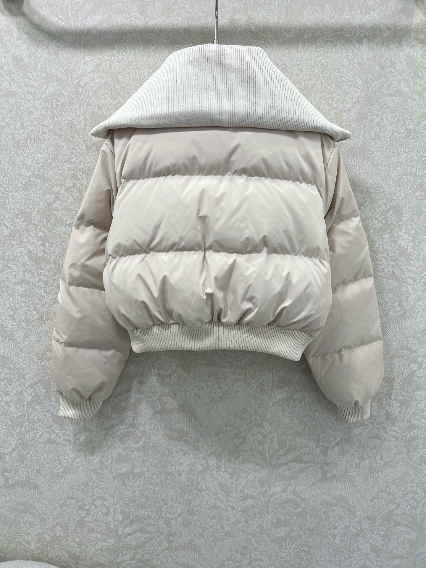 🔥🔥alo 25新款三格羽绒服！90白鸭绒 欧美风十足时髦三格大翻领蓬松保暖羽绒服，轻盈舒适自带发热保暖