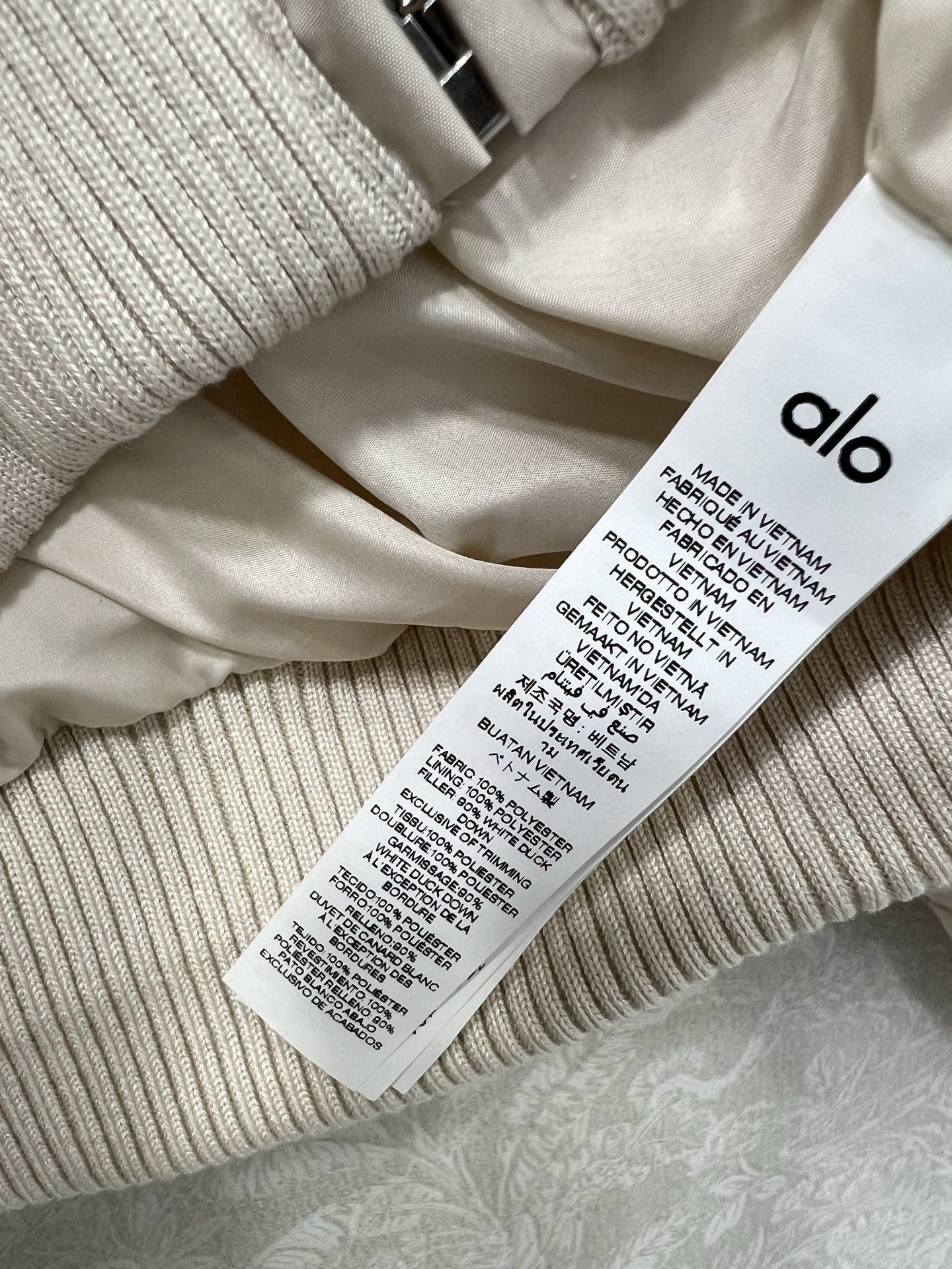 🔥🔥alo 25新款三格羽绒服！90白鸭绒 欧美风十足时髦三格大翻领蓬松保暖羽绒服，轻盈舒适自带发热保暖