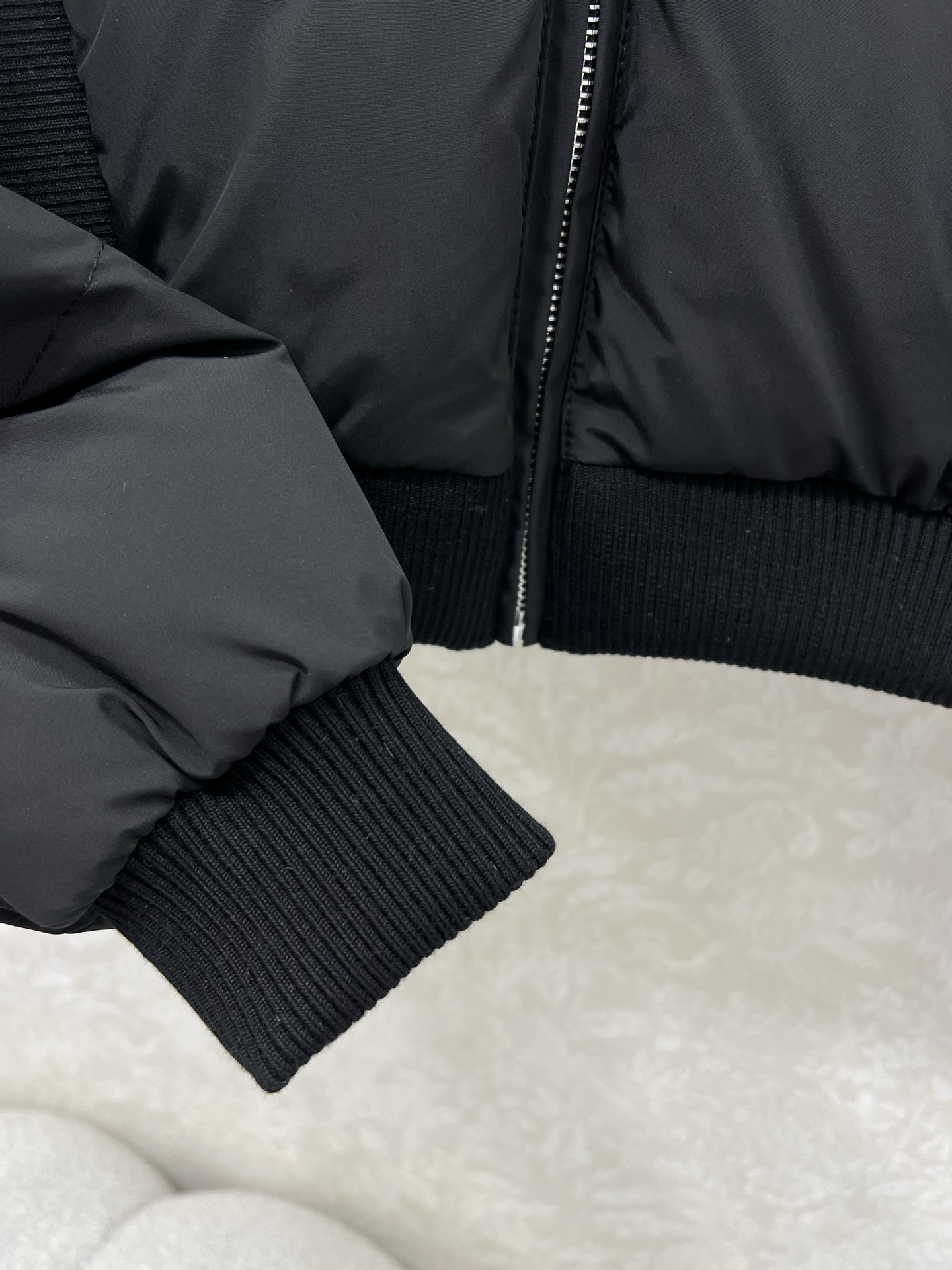 🔥🔥alo 25新款三格羽绒服！90白鸭绒 欧美风十足时髦三格大翻领蓬松保暖羽绒服，轻盈舒适自带发热保暖