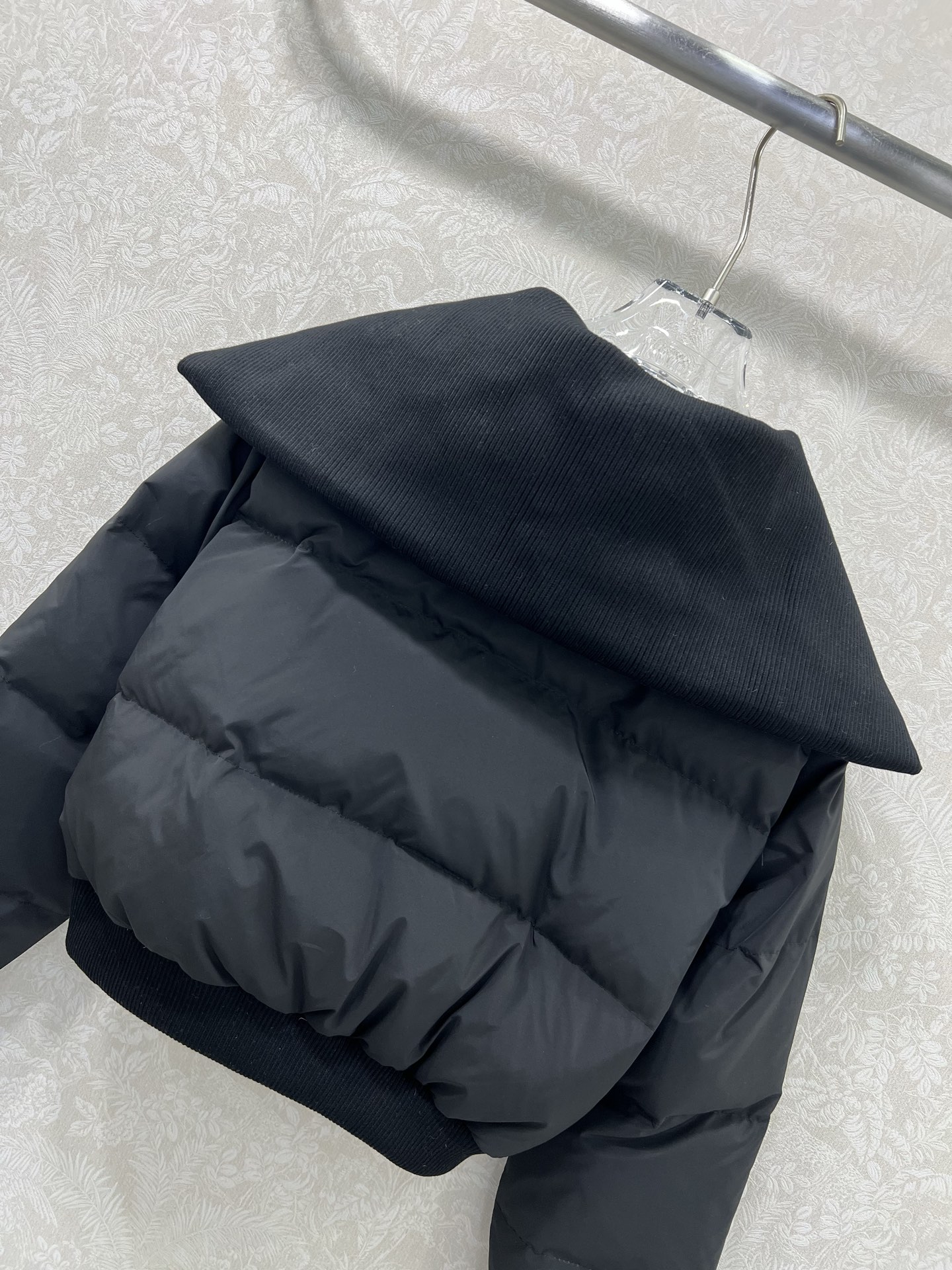 🔥🔥alo 25新款三格羽绒服！90白鸭绒 欧美风十足时髦三格大翻领蓬松保暖羽绒服，轻盈舒适自带发热保暖