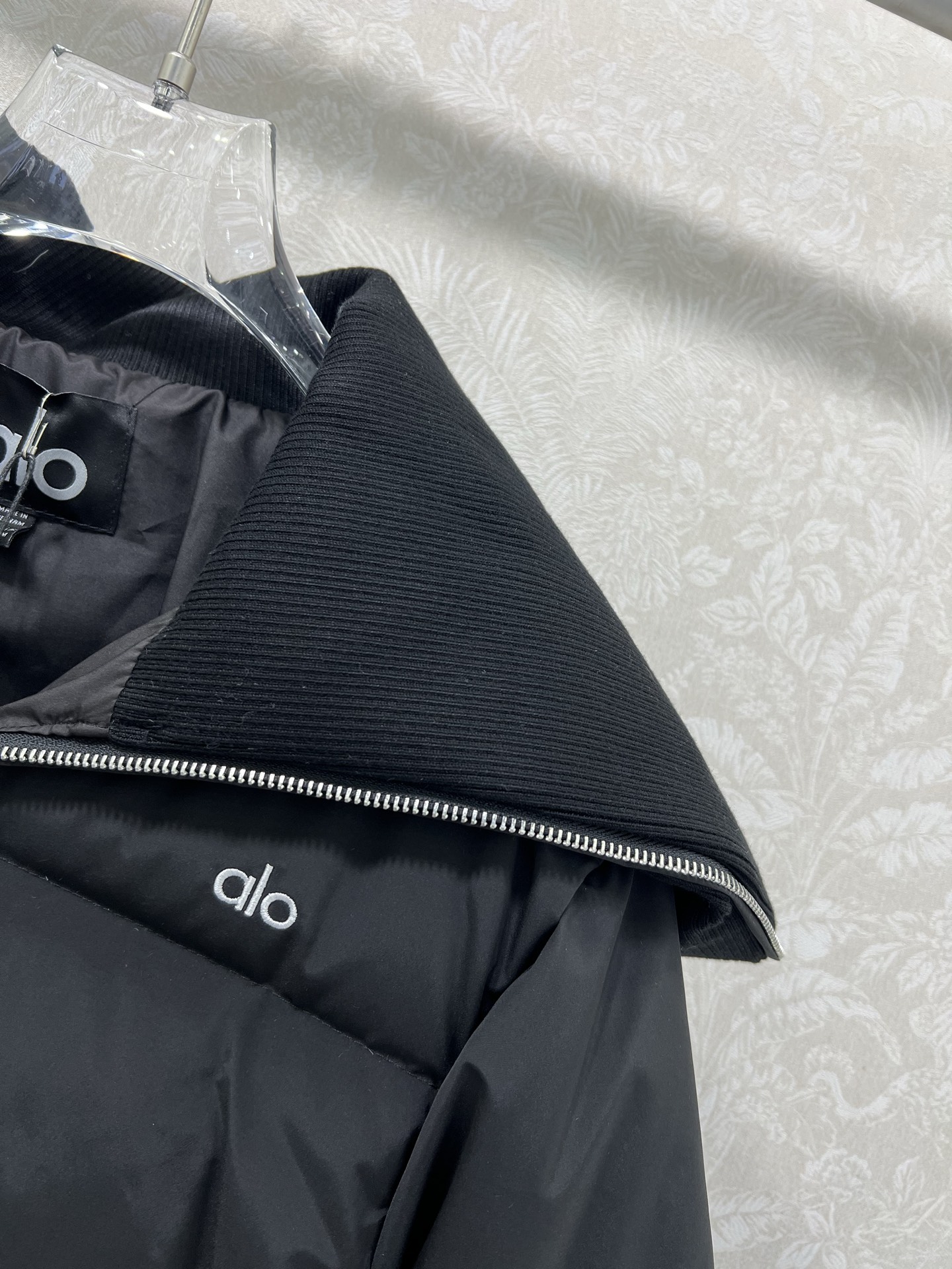 🔥🔥alo 25新款三格羽绒服！90白鸭绒 欧美风十足时髦三格大翻领蓬松保暖羽绒服，轻盈舒适自带发热保暖