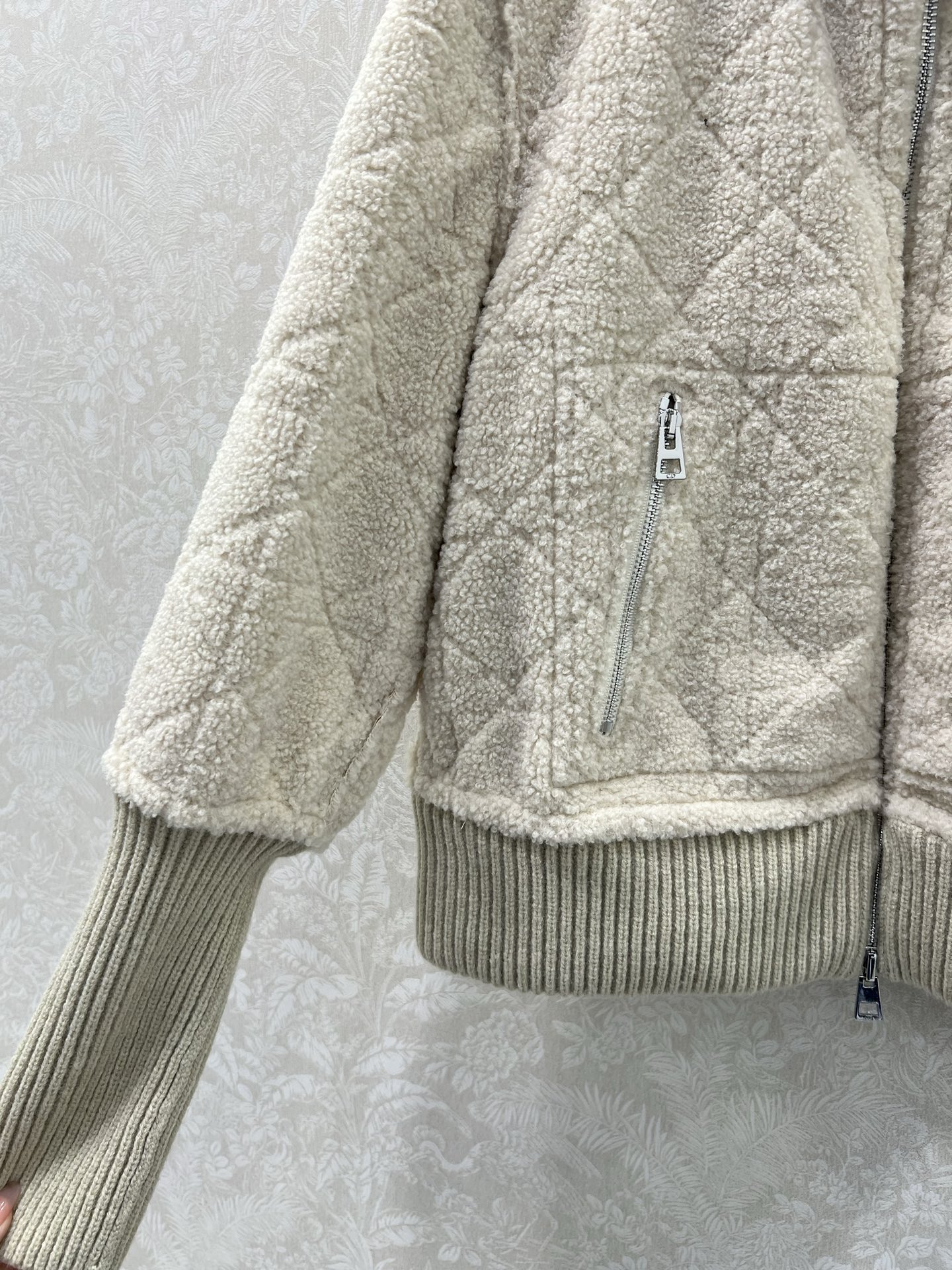 🔥🔥Dio*25新款两面穿环保再生毛夹克外套定制YB进口材质，质感细腻，穿搭舒适，立领拉链夹克外套，两面