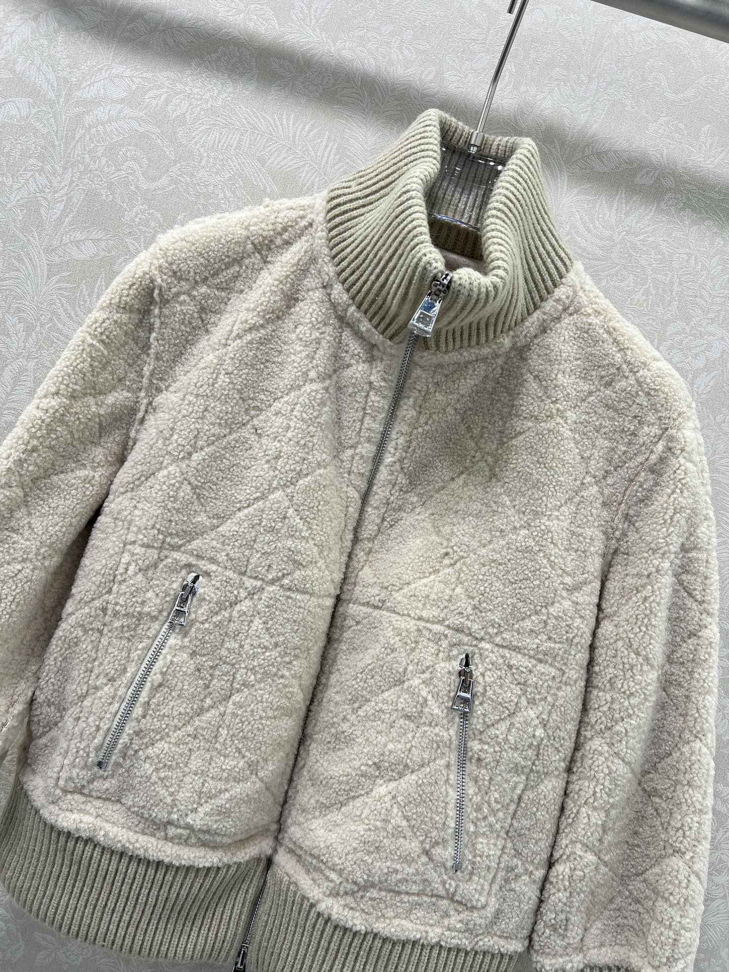 🔥🔥Dio*25新款两面穿环保再生毛夹克外套定制YB进口材质，质感细腻，穿搭舒适，立领拉链夹克外套，两面