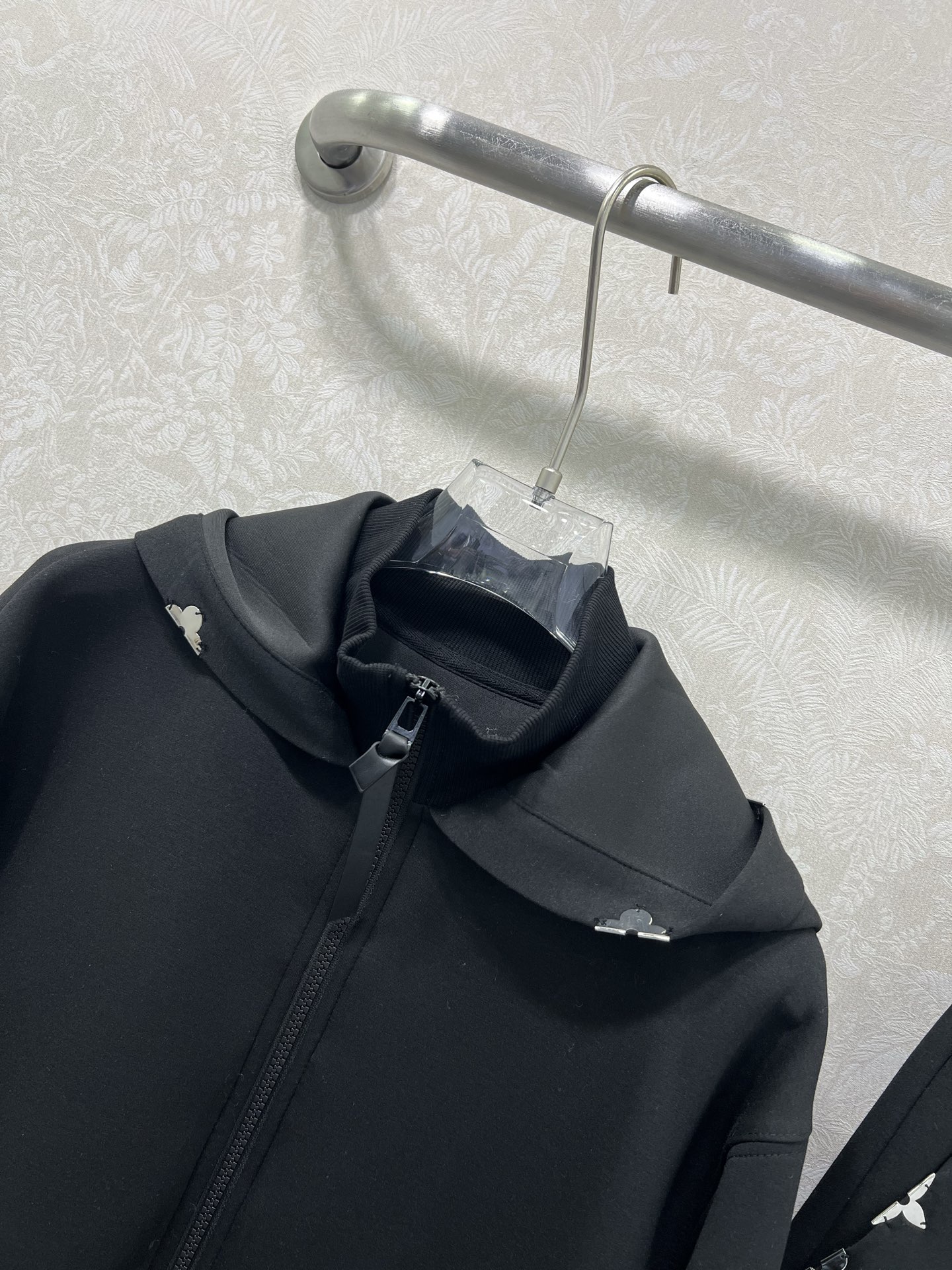 🔥🔥LOUIS VUITT*N路易/威登 25新款套装 连帽外套➕束脚裤的组合 超级简单大气的净色系列 