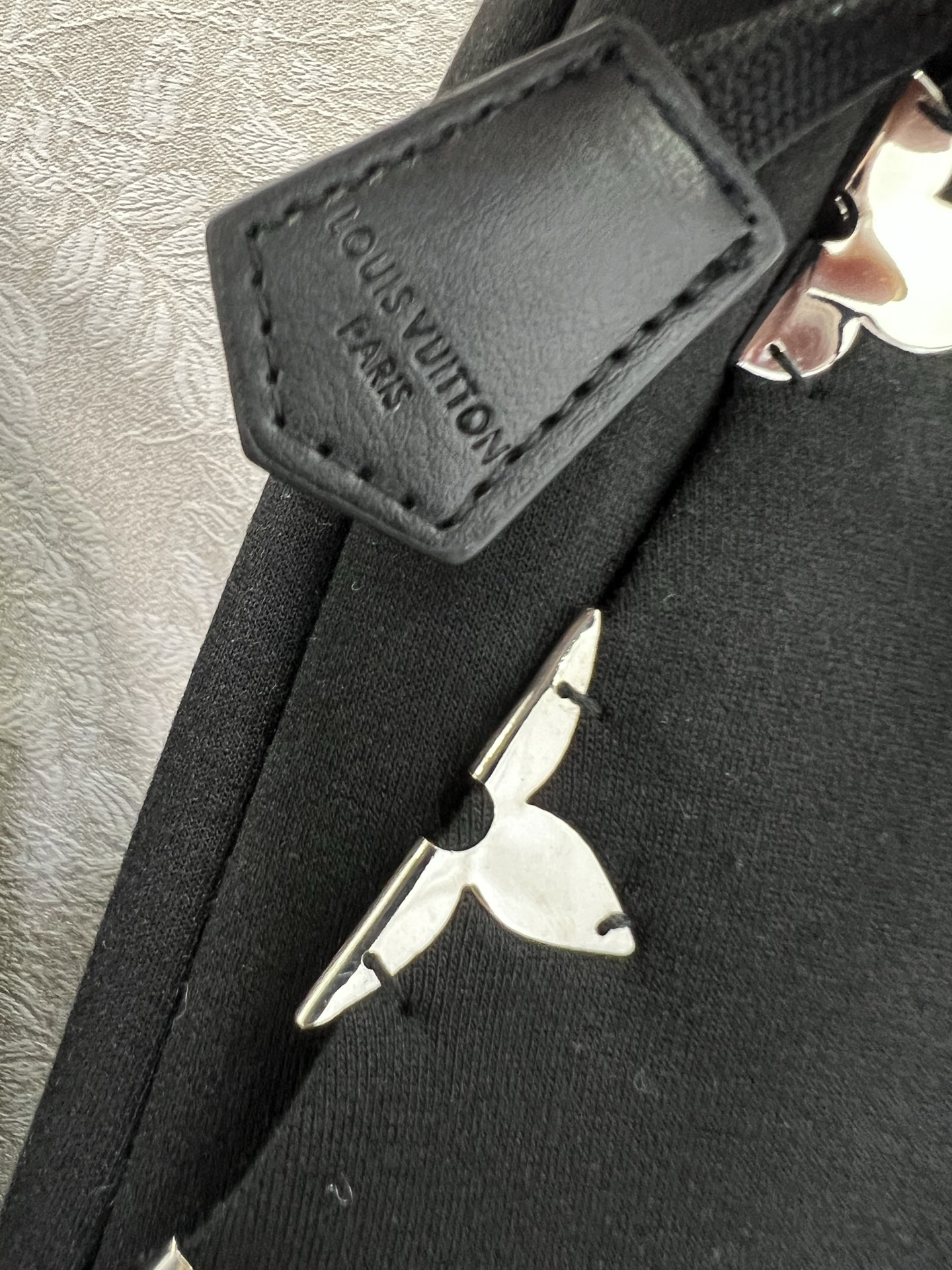 🔥🔥LOUIS VUITT*N路易/威登 25新款套装 连帽外套➕束脚裤的组合 超级简单大气的净色系列 