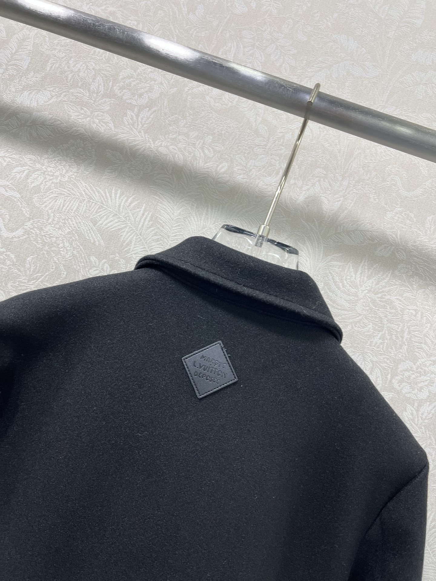 🔥🔥LOUIS VUITT*N路易/威登 25新款毛呢翻领夹克外套！定制进口材质 光泽舒适有型 胸前拉链