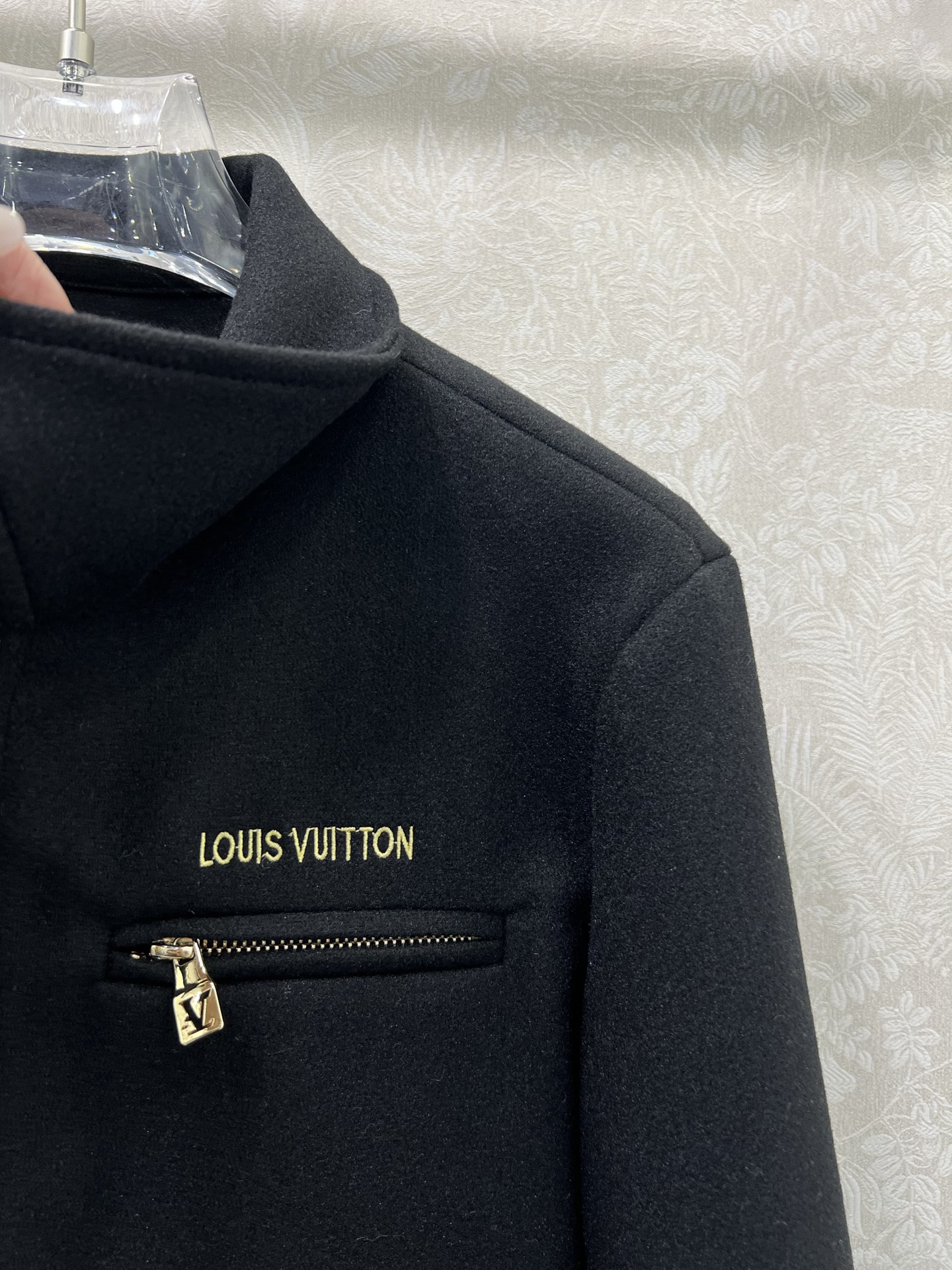 🔥🔥LOUIS VUITT*N路易/威登 25新款毛呢翻领夹克外套！定制进口材质 光泽舒适有型 胸前拉链