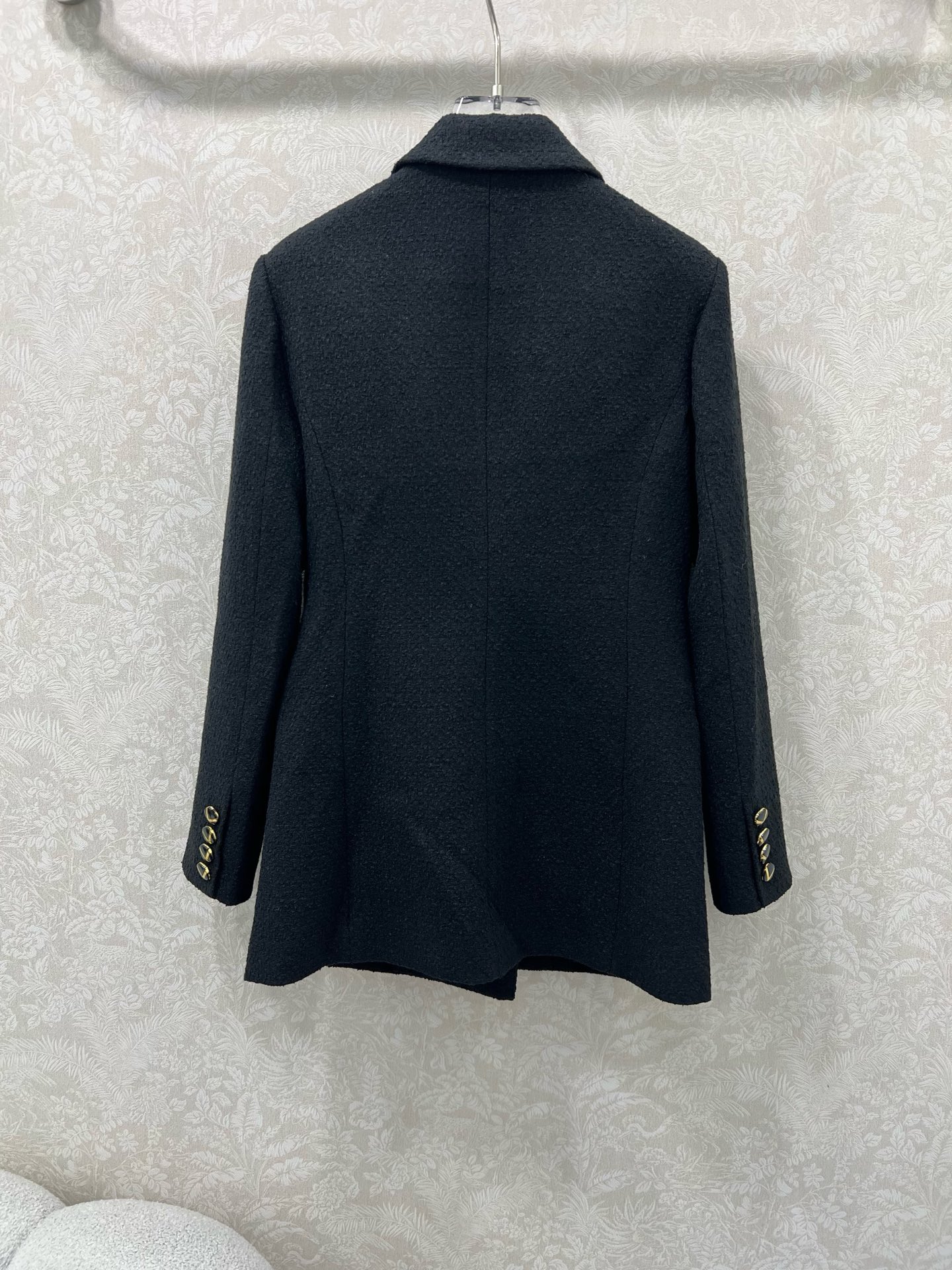 🔥🔥Valentin*25新款镶嵌金标垫肩西装外套进口毛呢材质，肌理明显，挺括有型，正肩枪驳领西装版型，