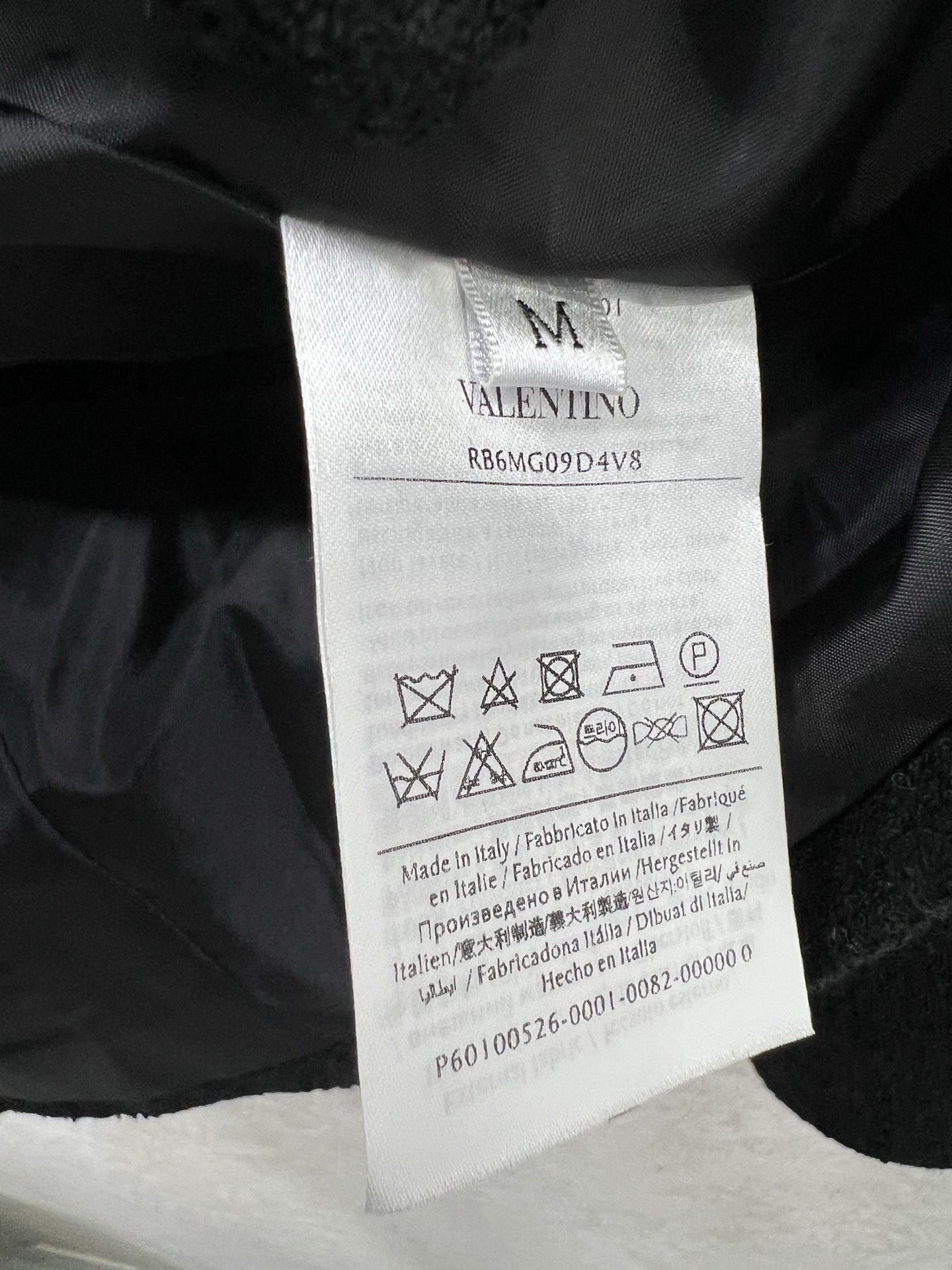 🔥🔥Valentin*25新款镶嵌金标垫肩西装外套进口毛呢材质，肌理明显，挺括有型，正肩枪驳领西装版型，