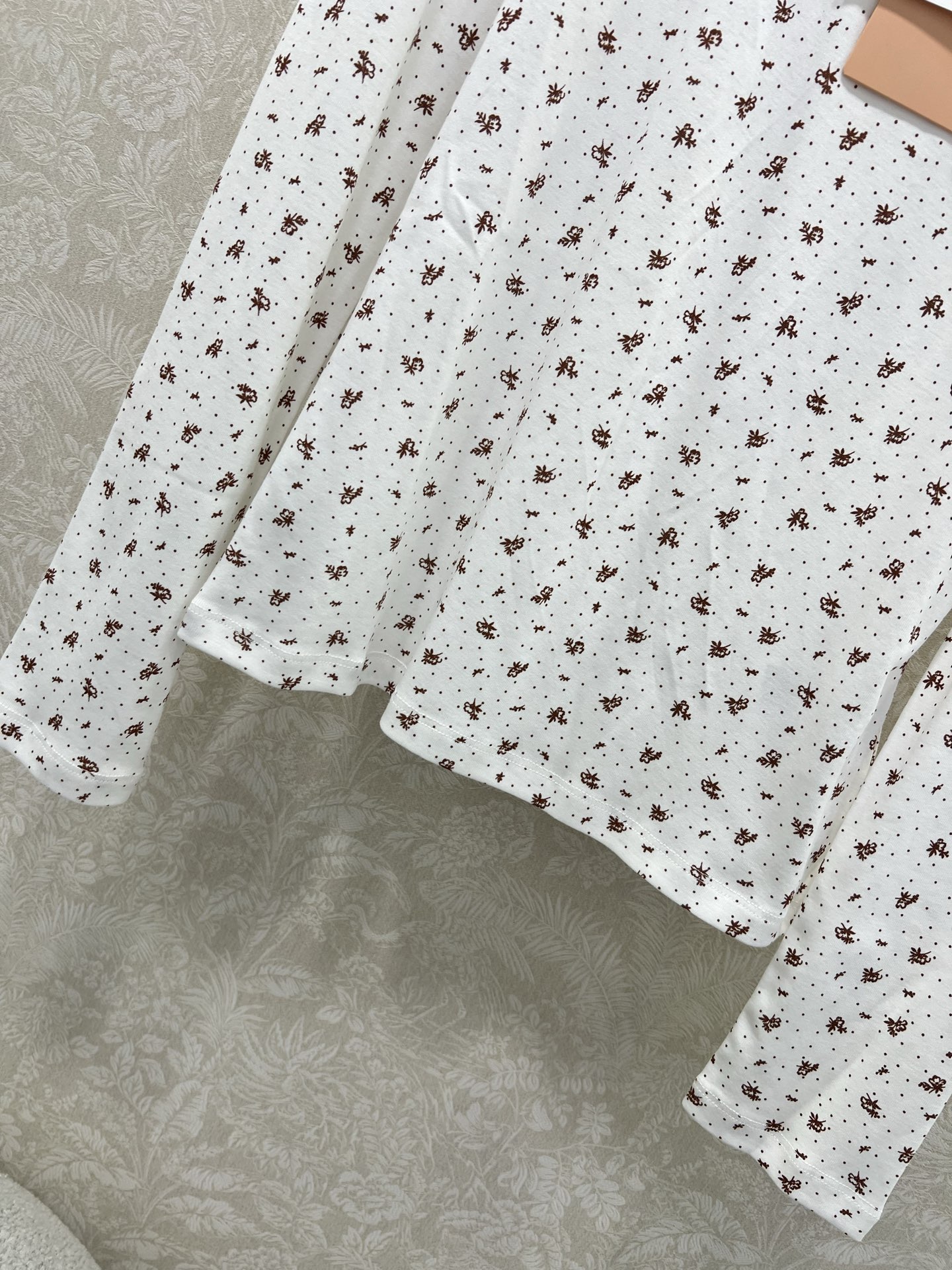 🔥🔥Miuni*25新款圆领碎花长袖上衣 全棉材质，清透舒适，弹力十足，圆领短袖裁剪，领口袖口螺纹波浪花