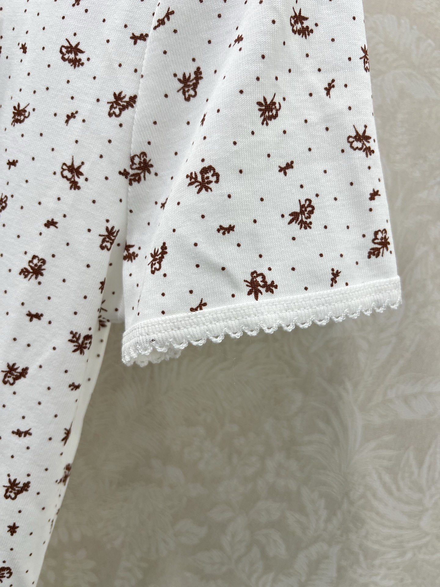 🔥🔥Miuni*26早春新款圆领碎花短袖T恤上衣 全棉材质，清透舒适，弹力十足，圆领短袖裁剪，领口袖口螺