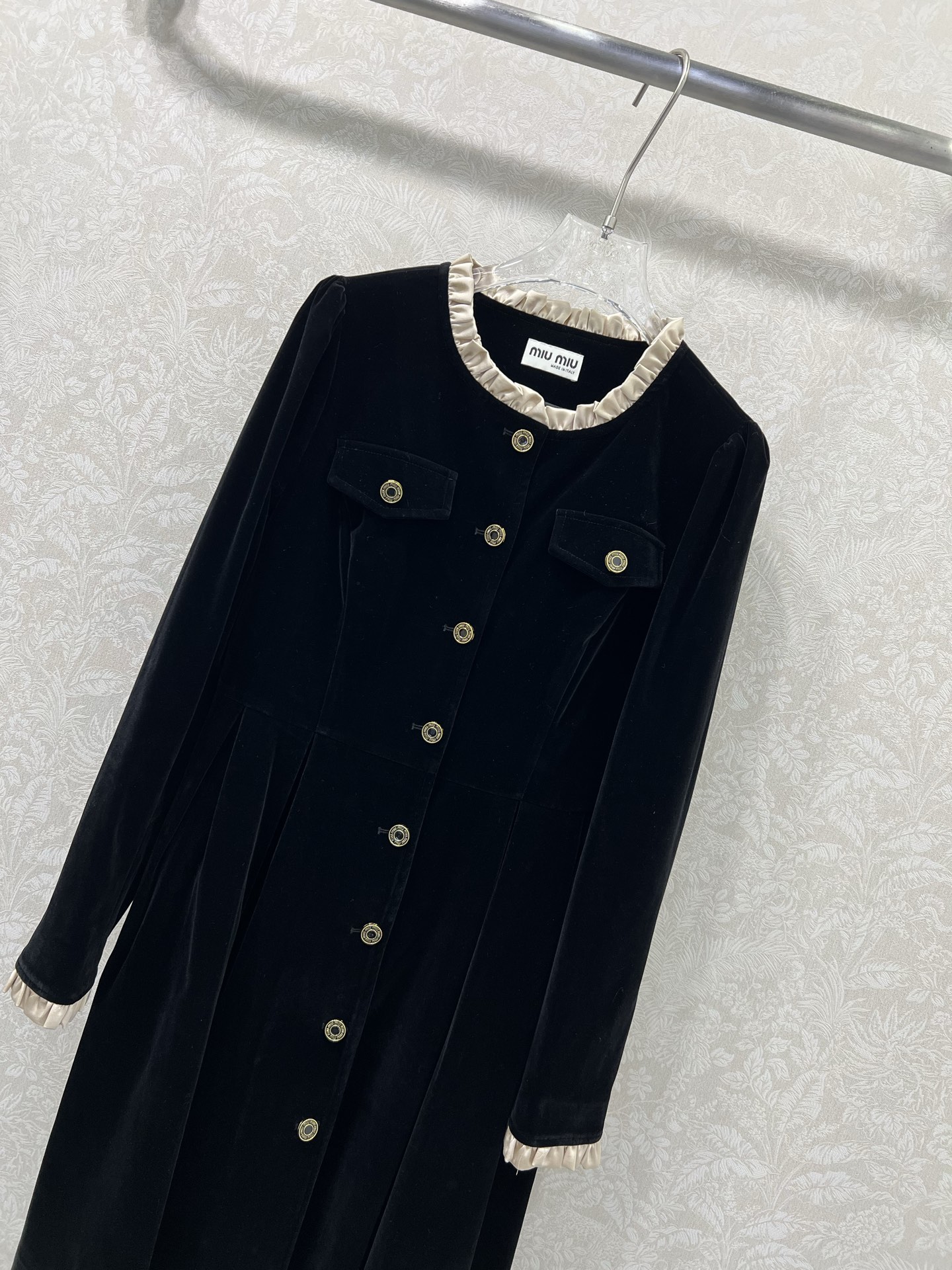 🔥🔥 CELIN*25新款圆领花束领丝绒连衣裙定制凯旋门五金 超赞的小黑裙推荐 复古显气质又充满少女感 