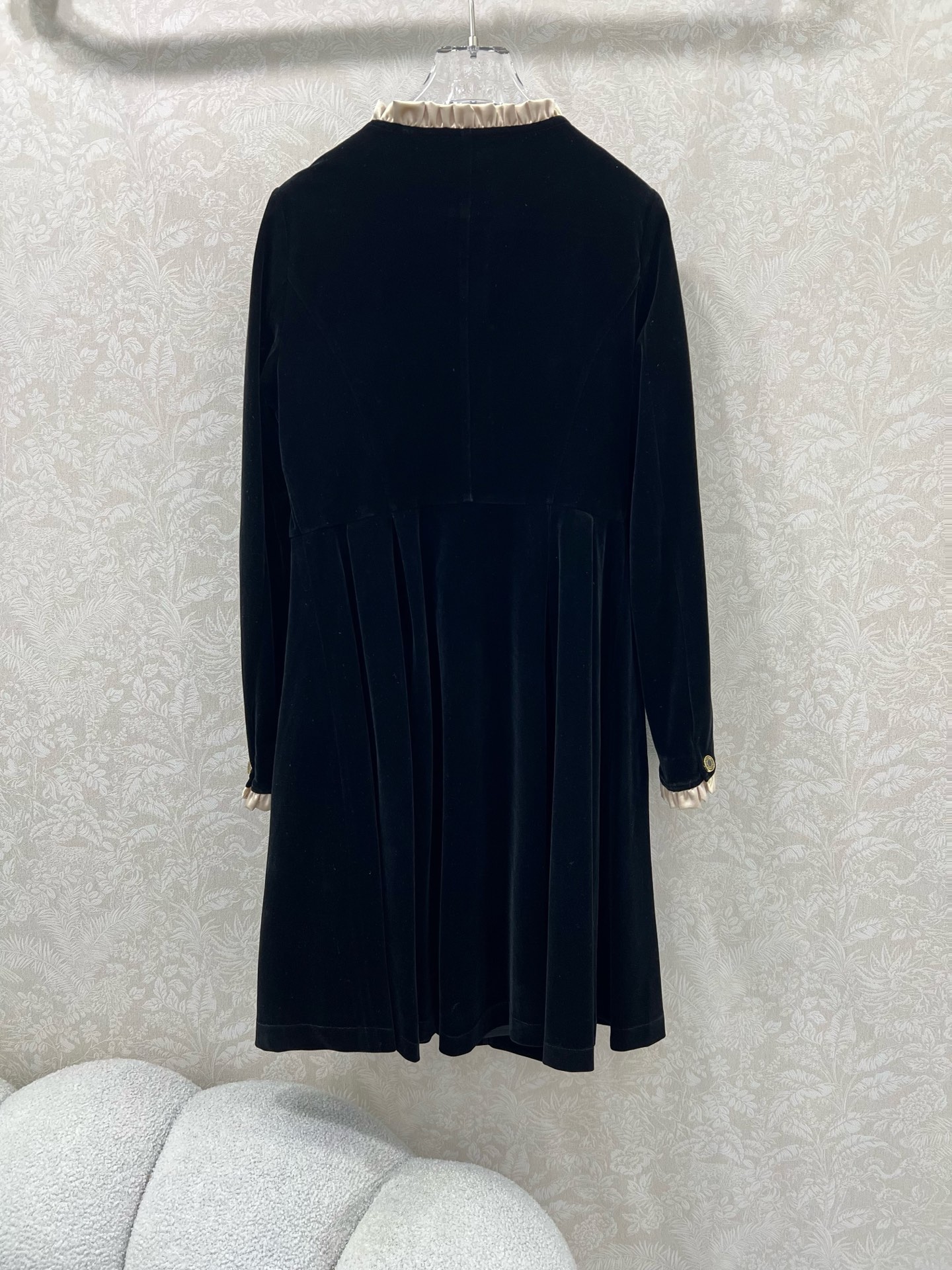 🔥🔥 CELIN*25新款圆领花束领丝绒连衣裙定制凯旋门五金 超赞的小黑裙推荐 复古显气质又充满少女感 