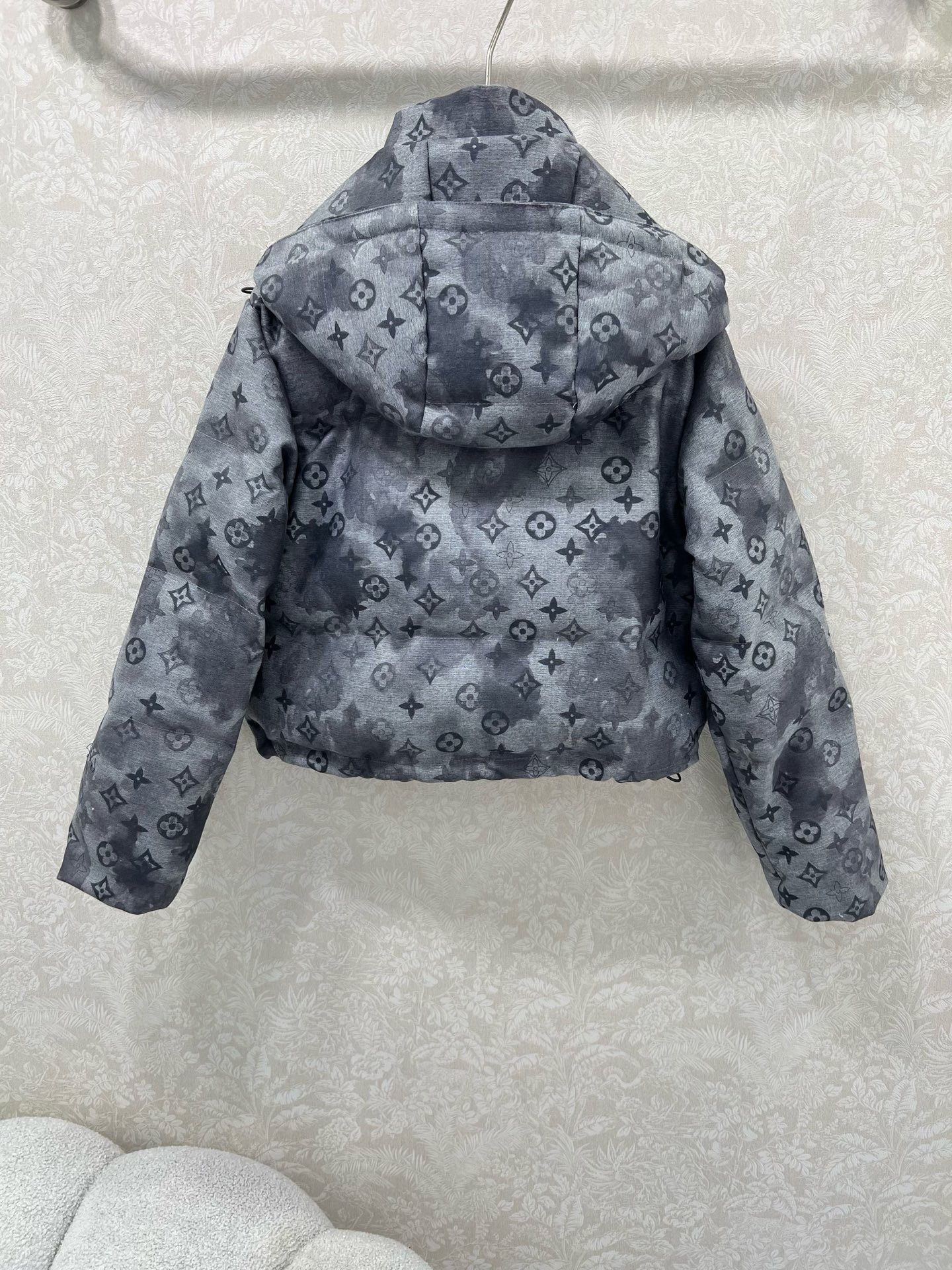 新出晕染灰色🔥🔥Louis Vuitt*n25新款羽绒服 90白鸭绒暗纹提花面料 可拆卸连帽设计 整件老