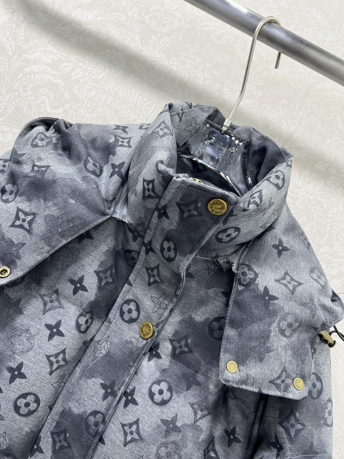 新出晕染灰色🔥🔥Louis Vuitt*n25新款羽绒服 90白鸭绒暗纹提花面料 可拆卸连帽设计 整件老