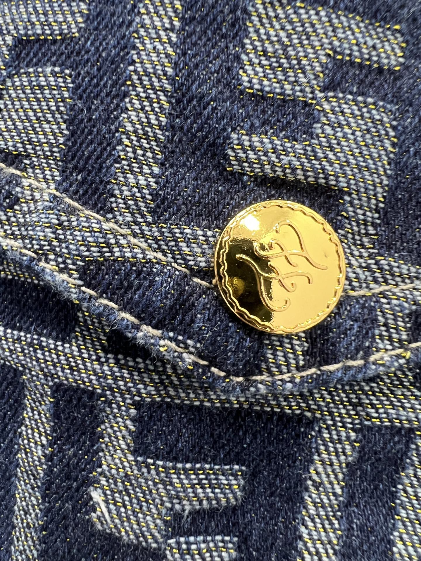 🔥🔥FEND*25秋冬新款羽绒服 90白鸭绒 双F提花牛仔连帽羽绒 打造视觉层次感 袖子口袋设计 穿出利